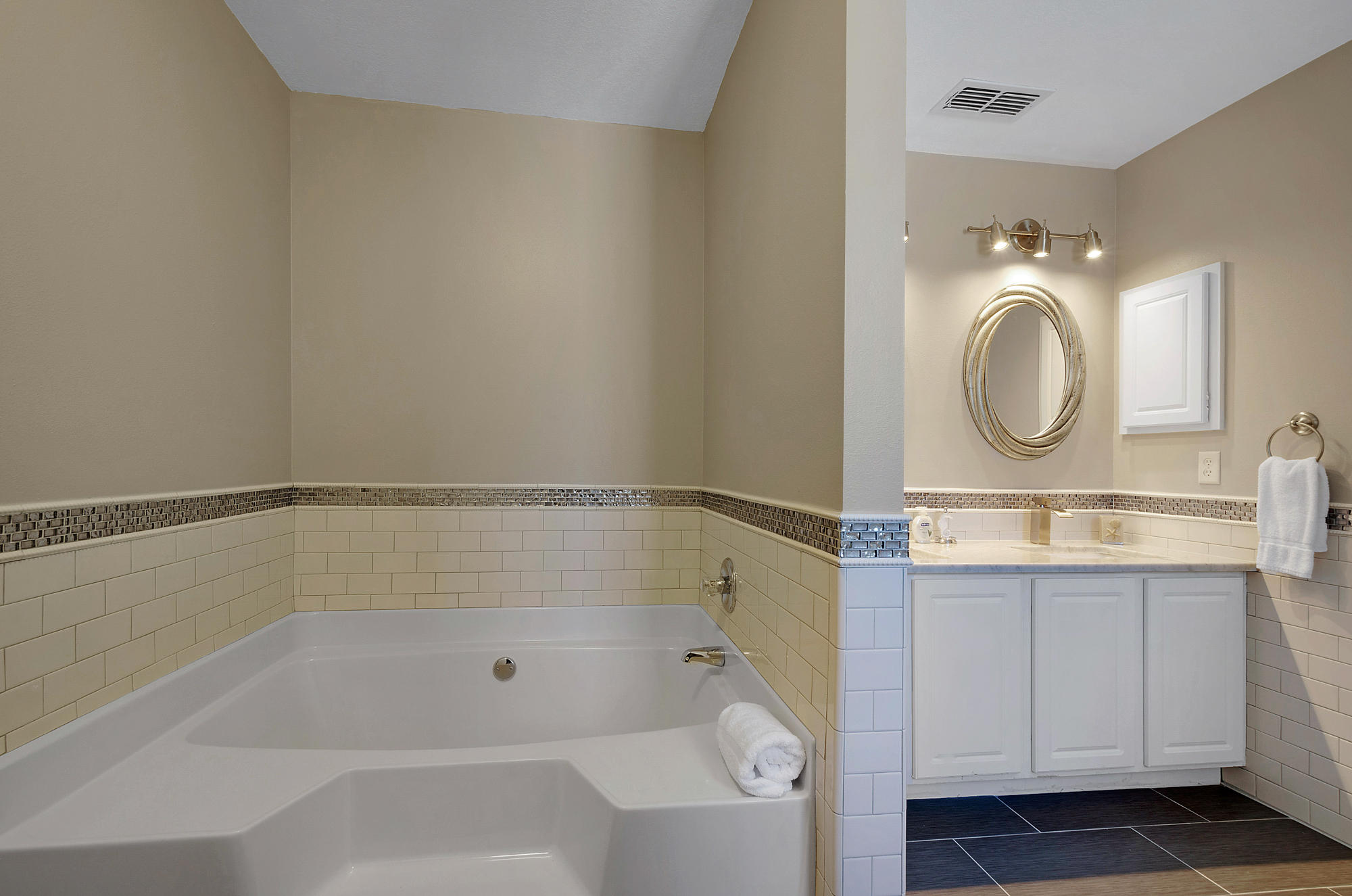 PARADISE RETREAT - Residential