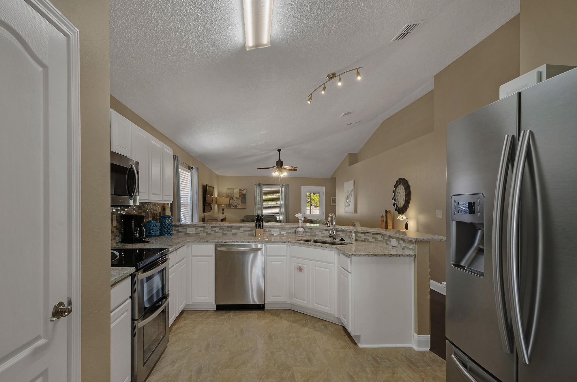 PARADISE RETREAT - Residential