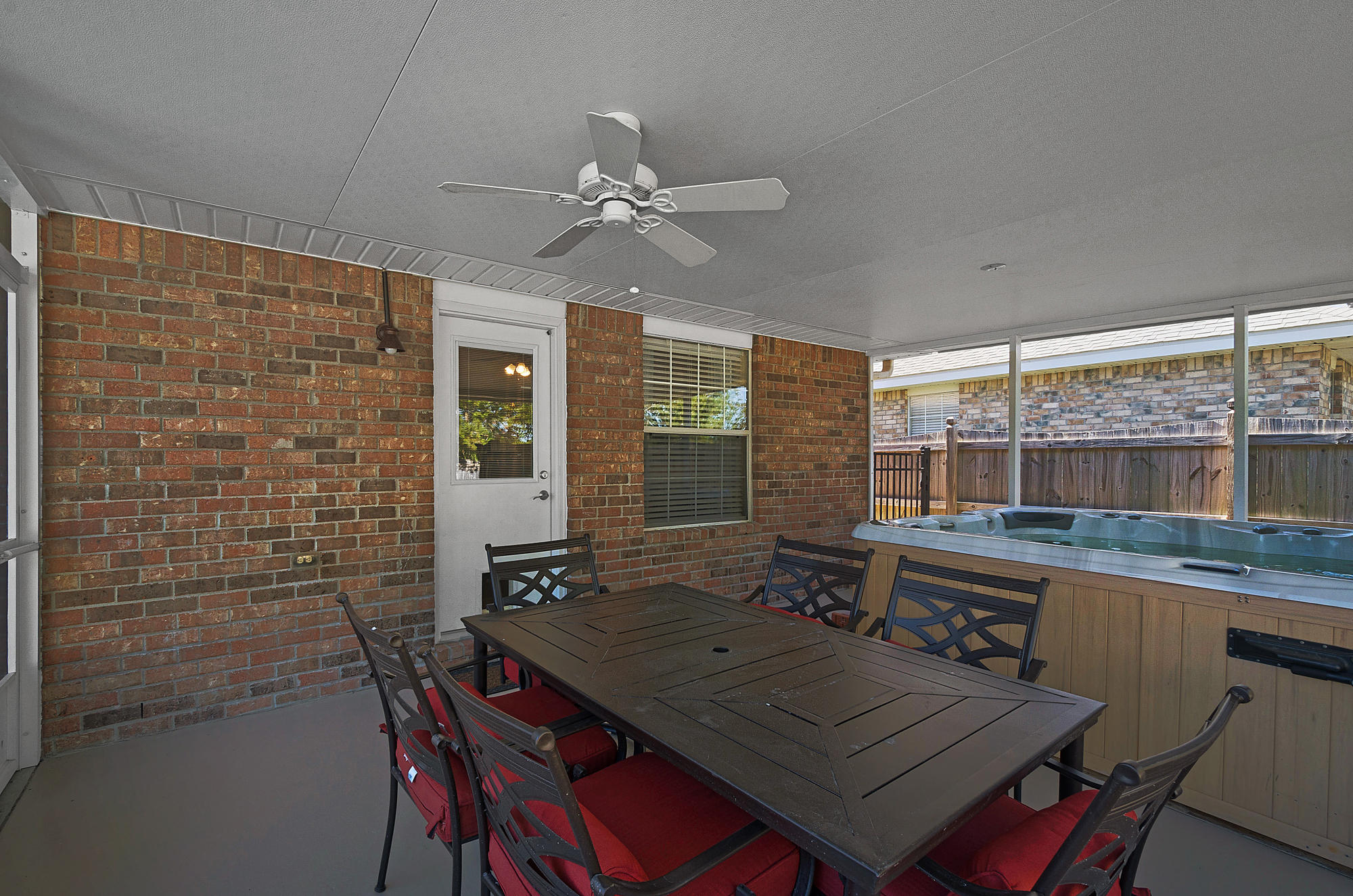 PARADISE RETREAT - Residential