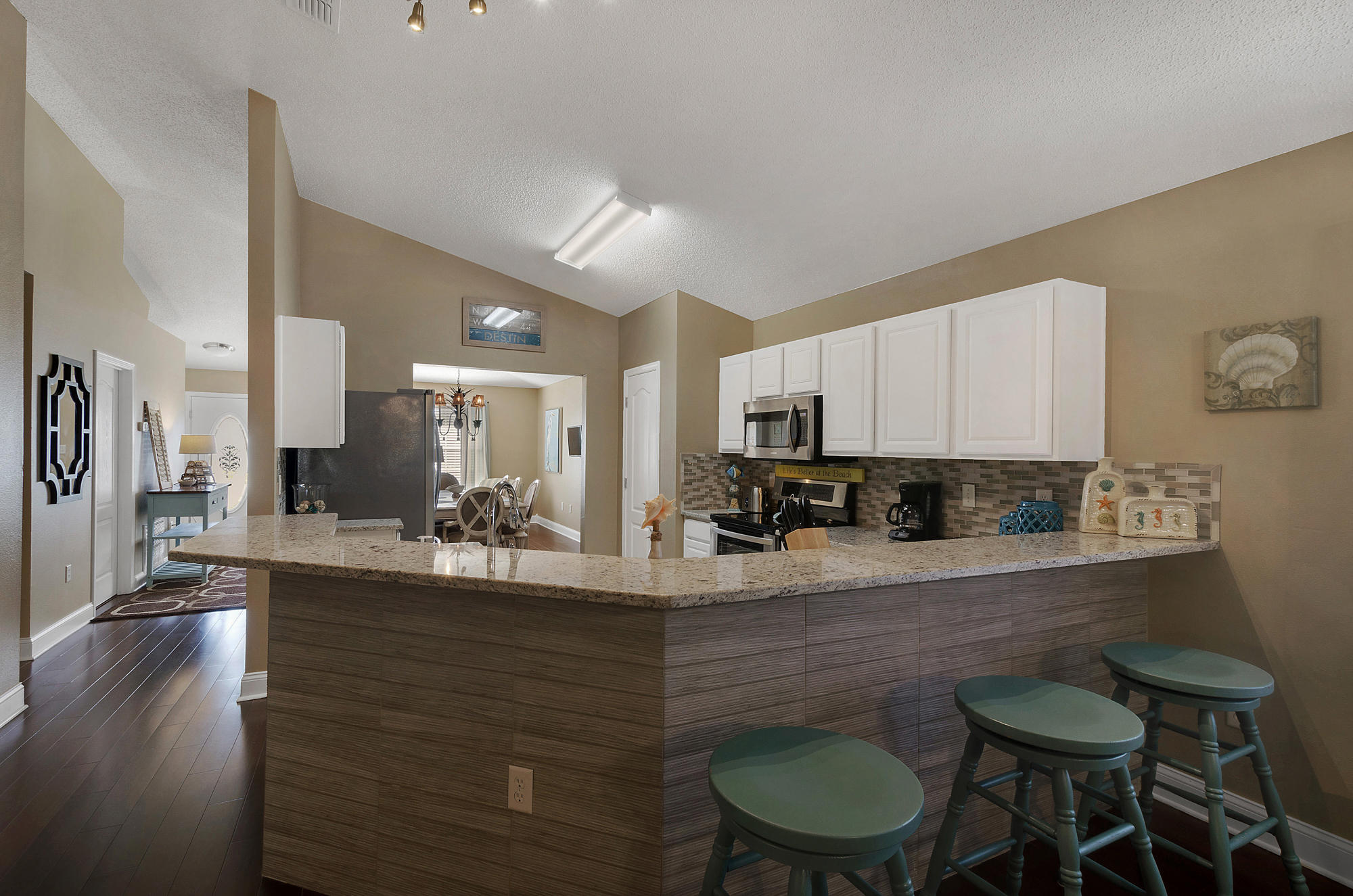 PARADISE RETREAT - Residential