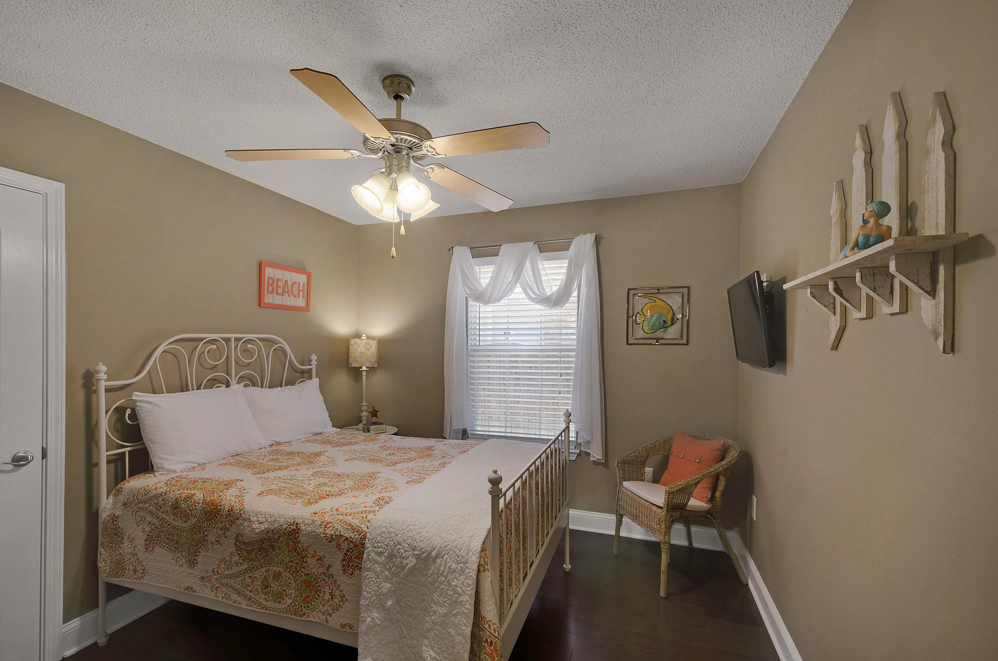 PARADISE RETREAT - Residential