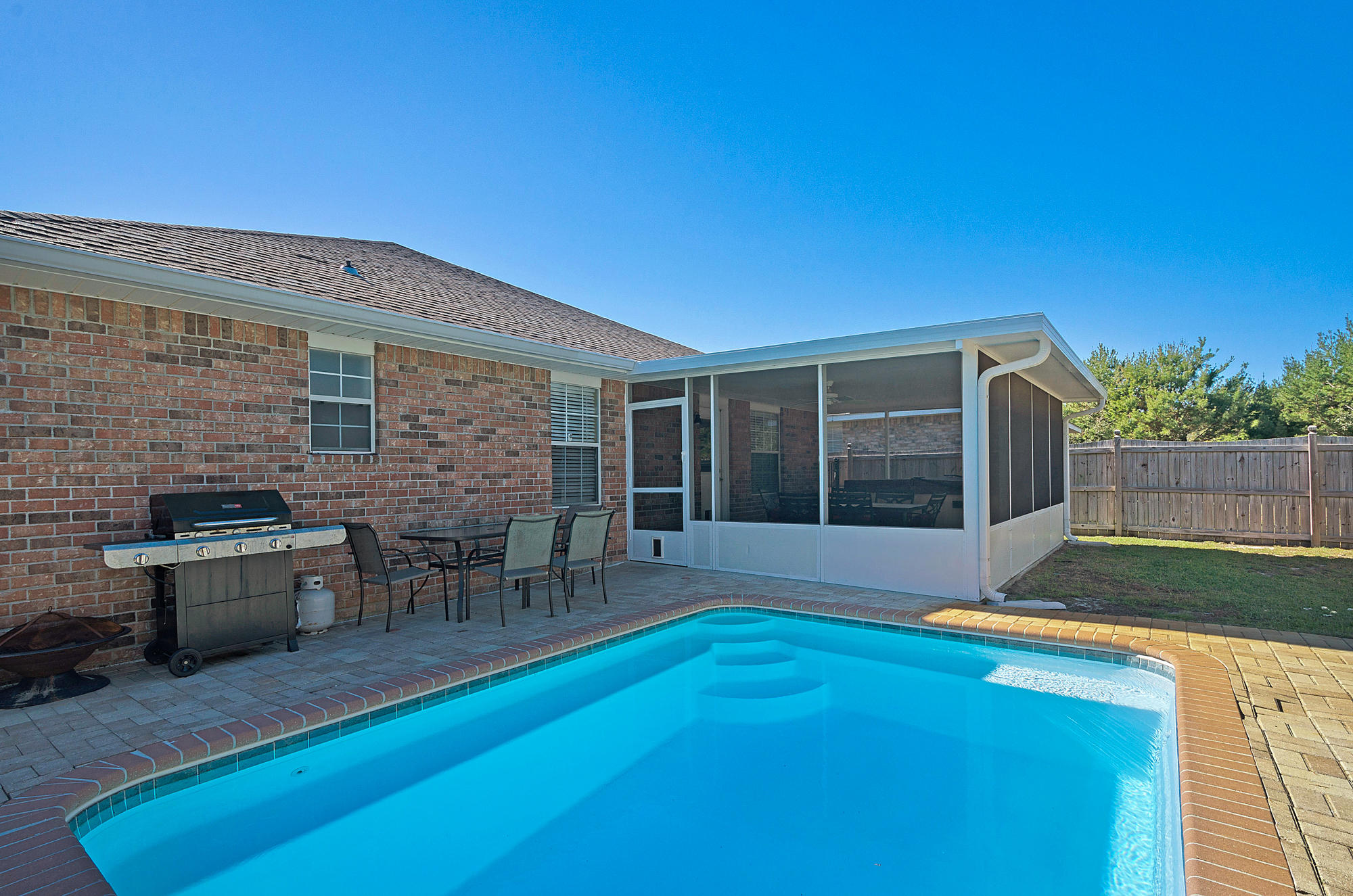 PARADISE RETREAT - Residential