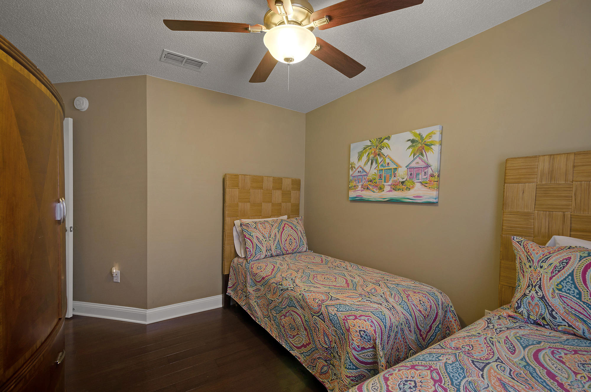 PARADISE RETREAT - Residential