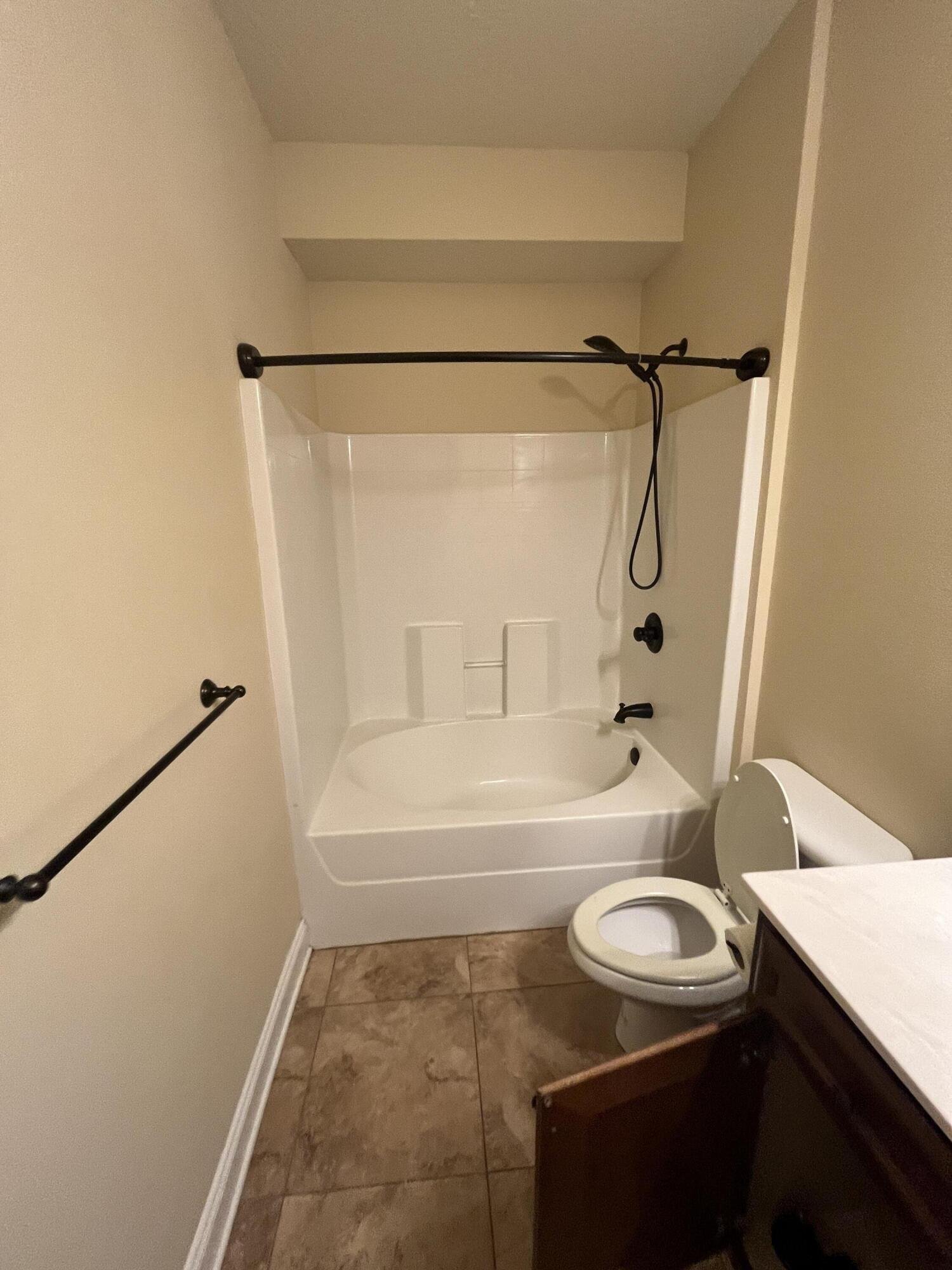 WOODLAND ACRES LOT 5 BLK D - Residential Lease