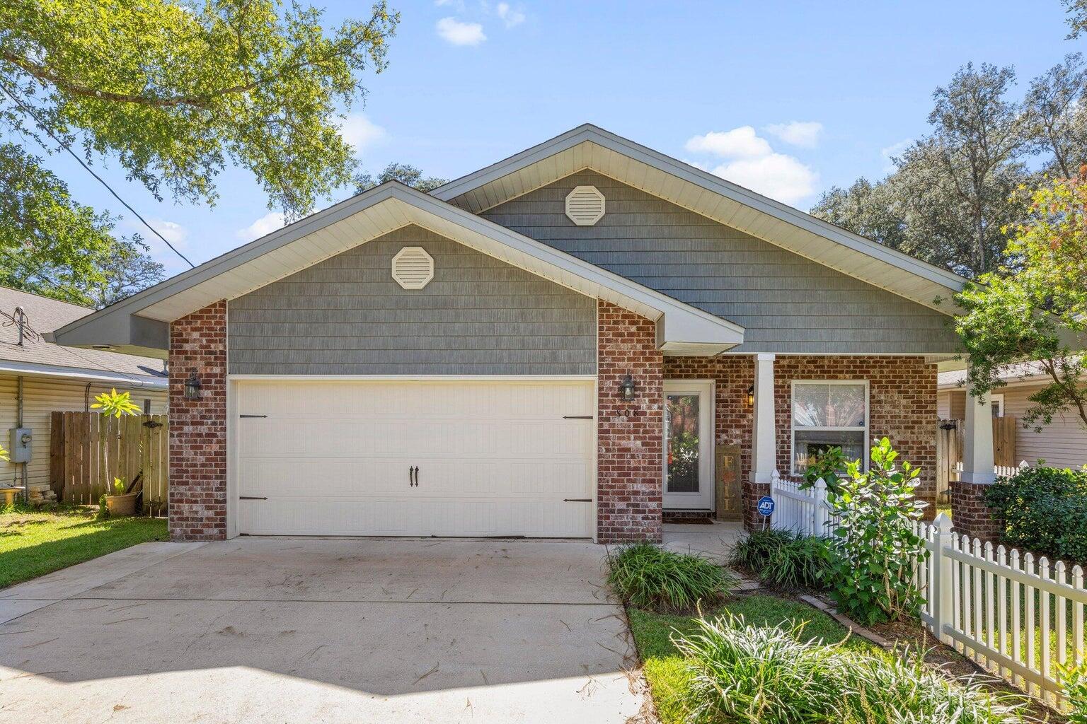 WOODLAND ACRES LOT 5 BLK D - Residential Lease