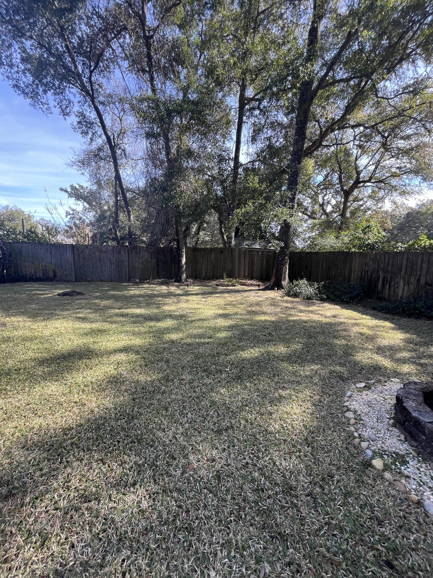 WOODLAND ACRES LOT 5 BLK D - Residential Lease