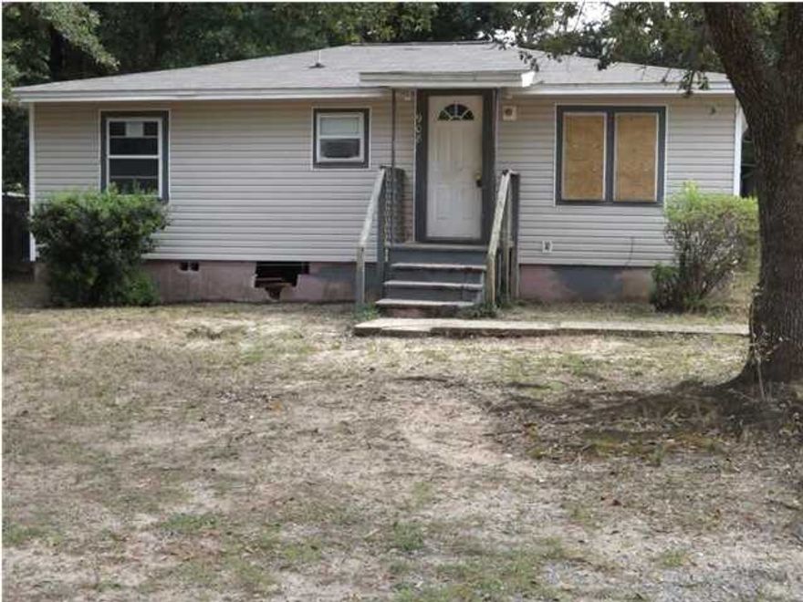 Affordable home in north Crestview just a few blocks from Northwood Elementary School and only a few minutes from Winn-Dixie, Davidson Middle School, and Crestview High School. Nice level lot is partially fenced. With a little work the original hardwood floors could be restored to their former glory. The low-maintenance vinyl siding and trim are newer. Property needs TLC.
