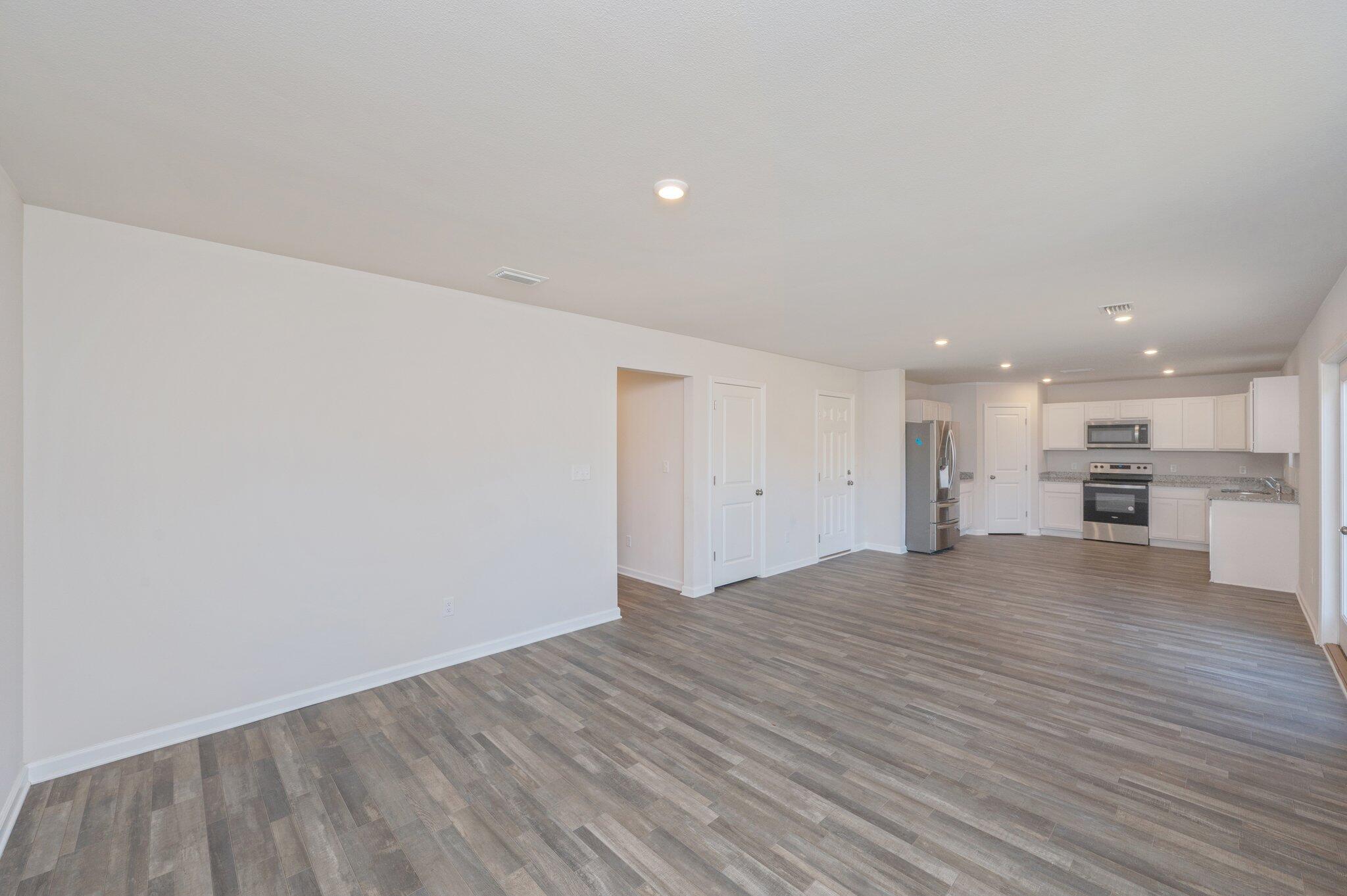 MAGNOLIA LAKE ESTATES PH 2 - Residential Lease