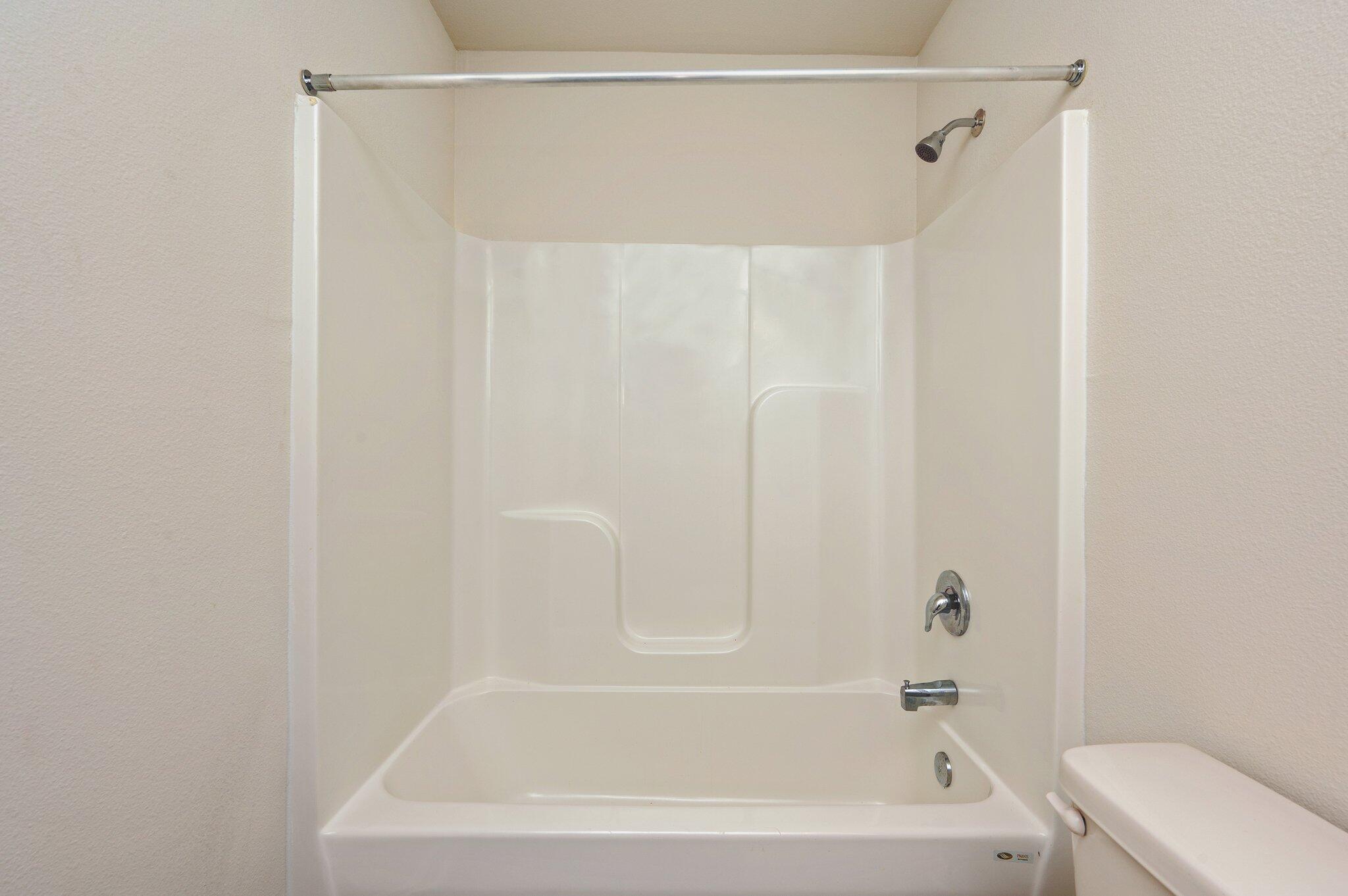 MAGNOLIA LAKE ESTATES PH 2 - Residential Lease