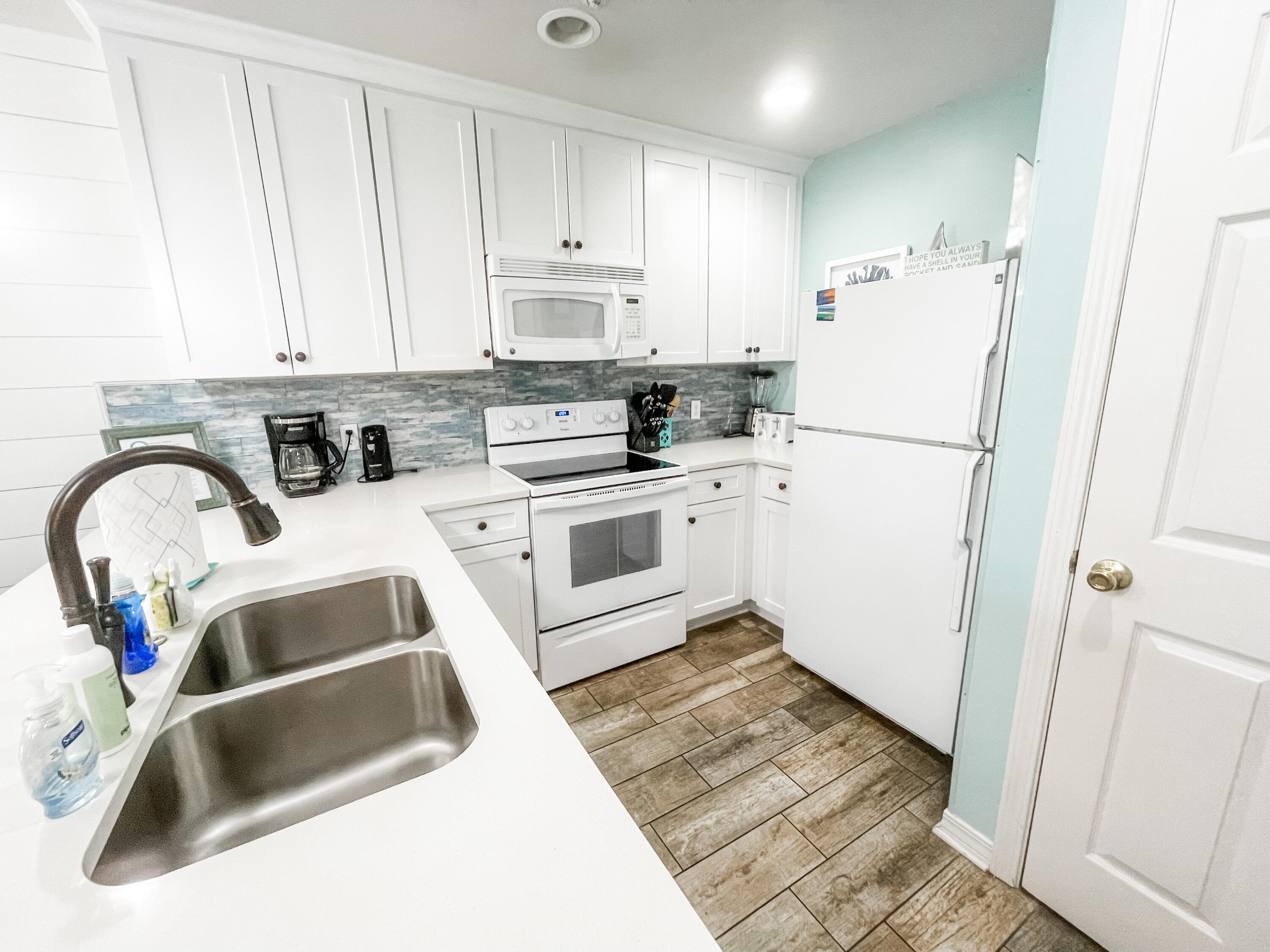 MARAVILLA CONDO 3 - Residential