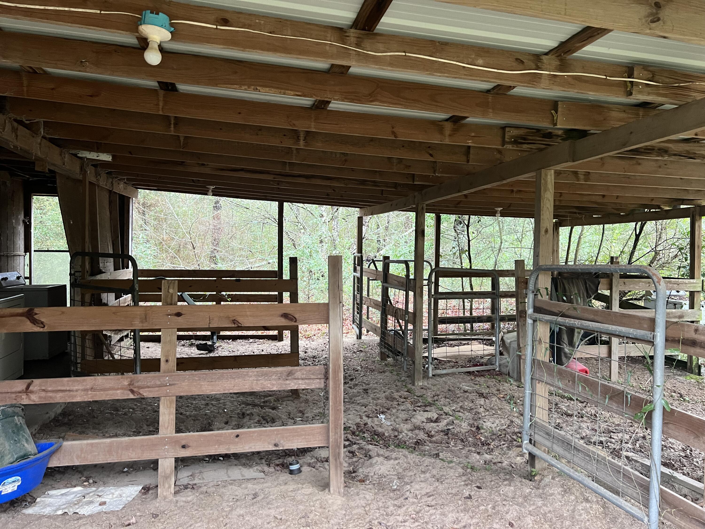 METES & BOUNDS - Land