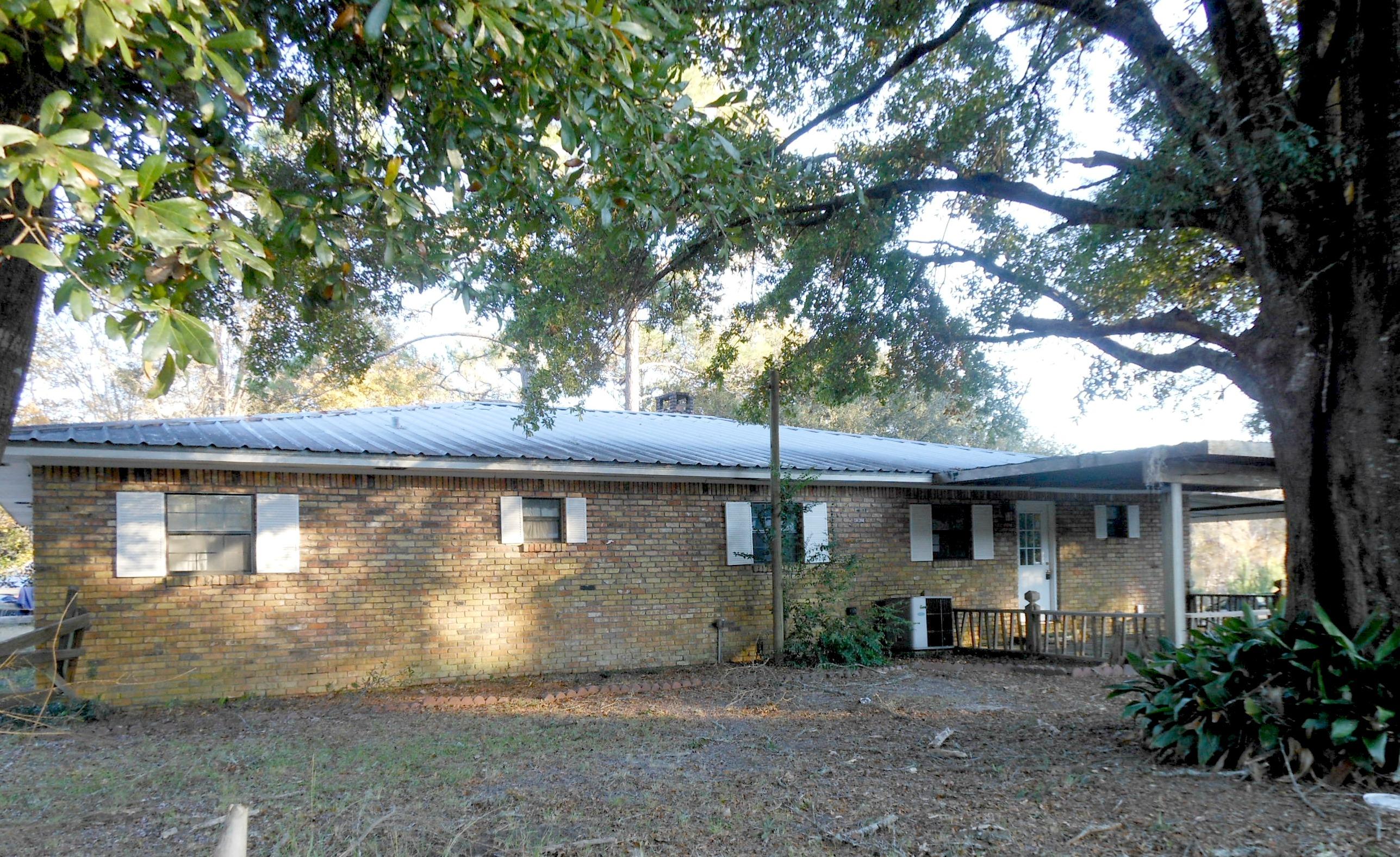 FISHING PARADISE! Auction date Jan 3rd to Jan 7th, www.homesearch.com. Don't miss out on this chance of a lifetime to own your own home with frontage on Choctawhatchee River near Bruce. For the avid fisherman, this is it! Great location atop a hill overlooking the river. Spacious brick home on one acre with detached workshop with concrete floor. Home has fireplace, formal dining,den, living room, large kitchen, and Florida room. Won't last long! Call agent for more info. Any finance offers must be accompanied by Greenlight loan pre-qualification. Home is being sold AS IS. Auction bids are placed online at www.homesearch.com. Please call agent for assistance.