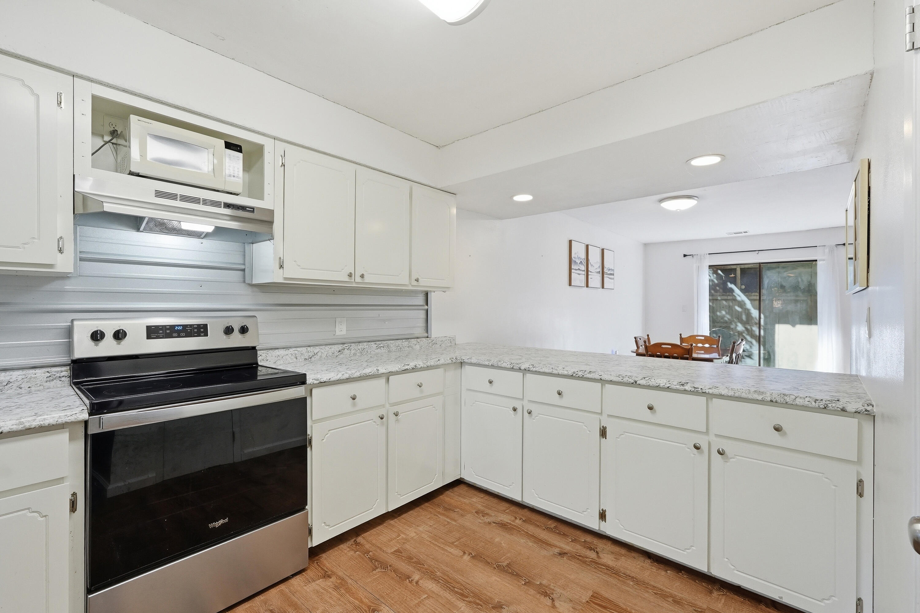 WHISPERING OAKS - Residential