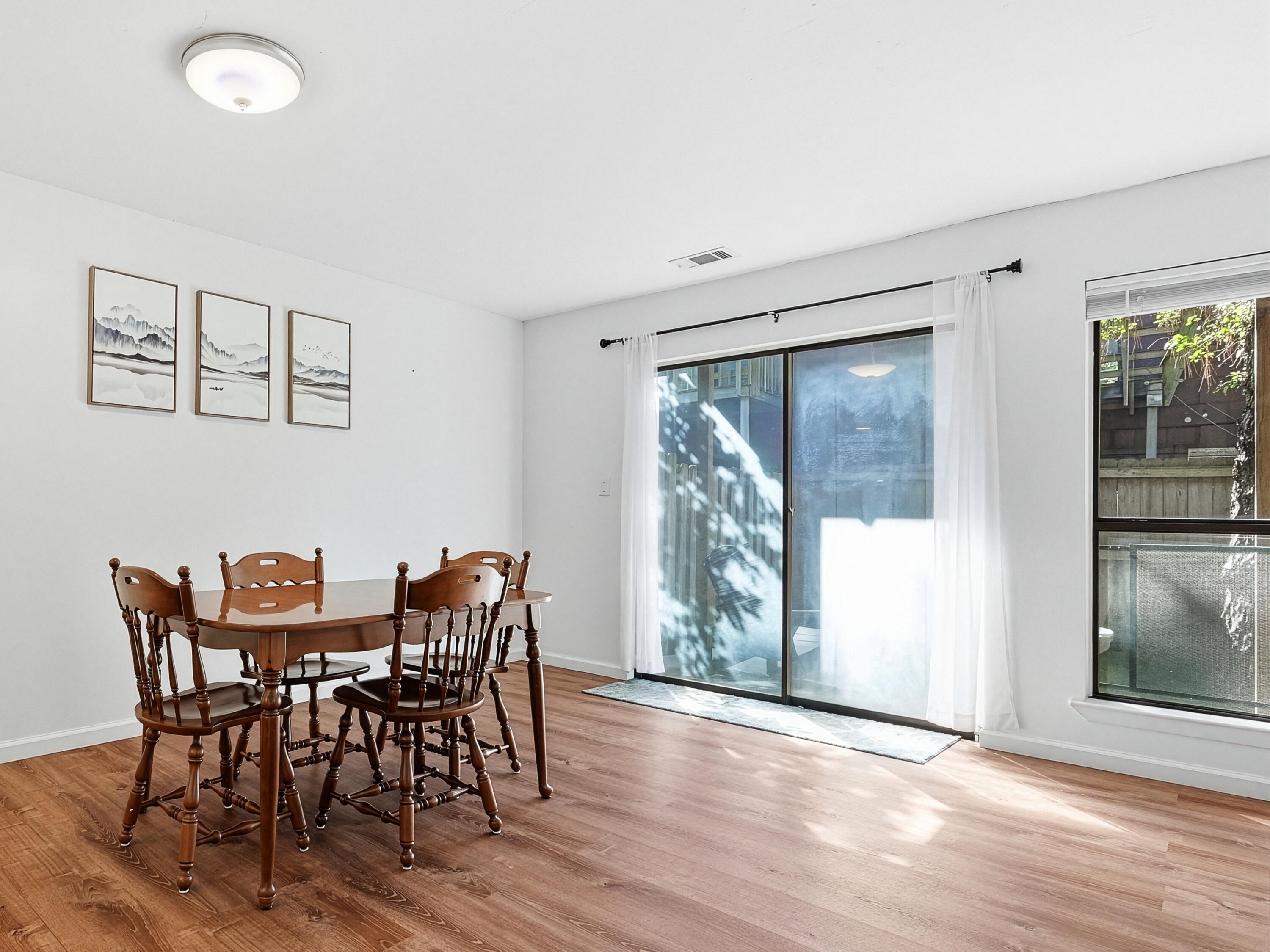 WHISPERING OAKS - Residential