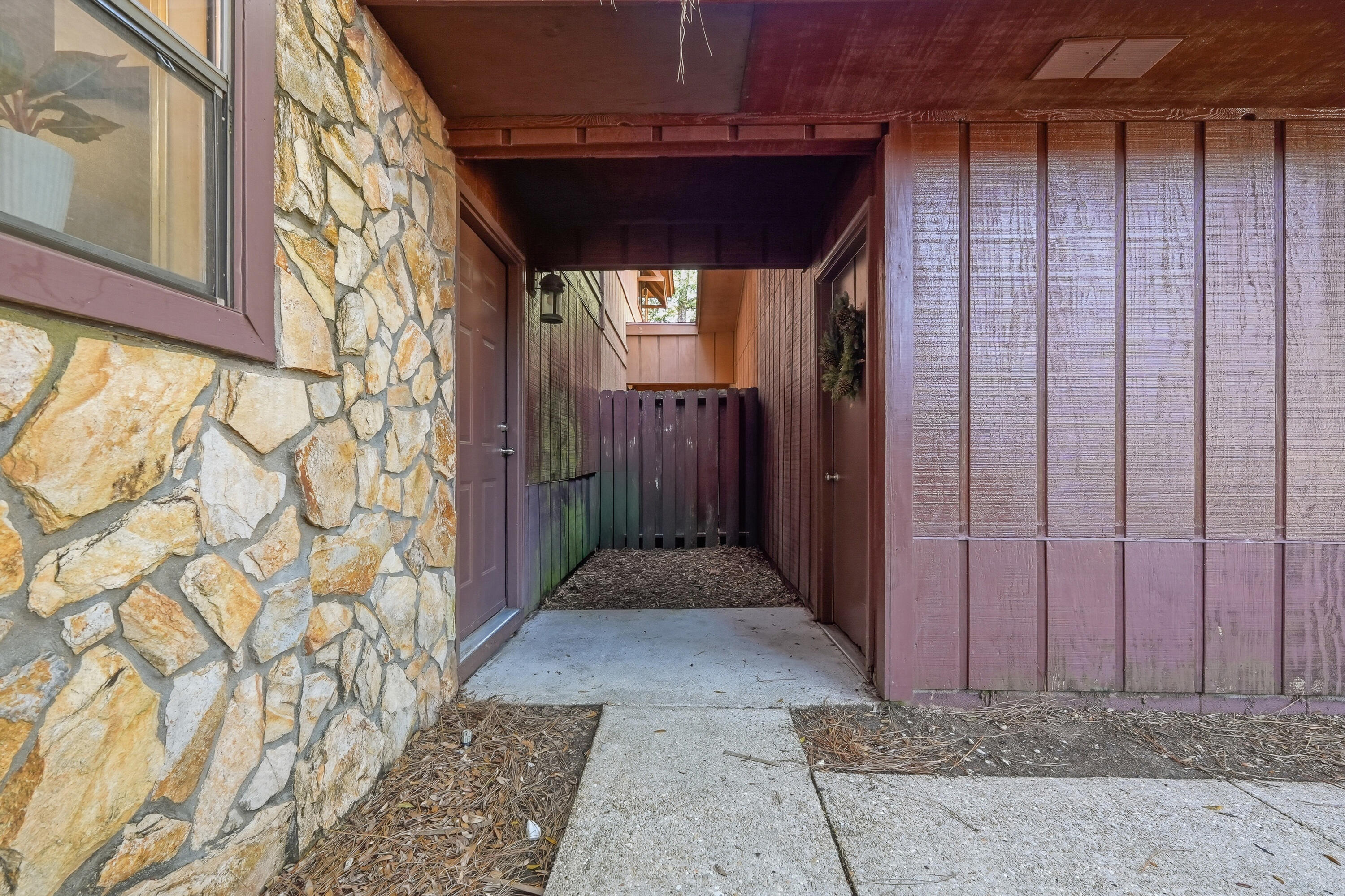 WHISPERING OAKS - Residential