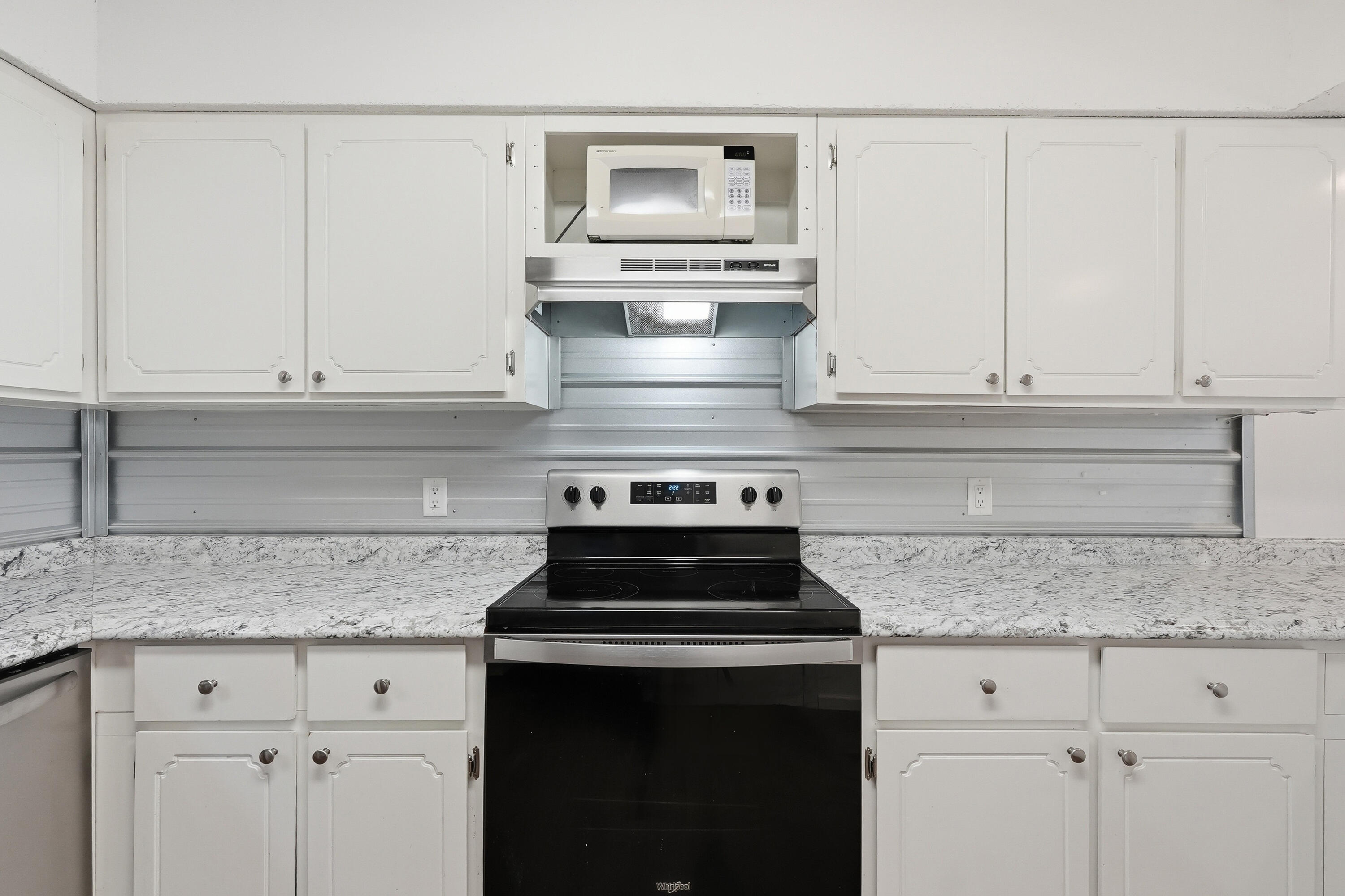 WHISPERING OAKS - Residential