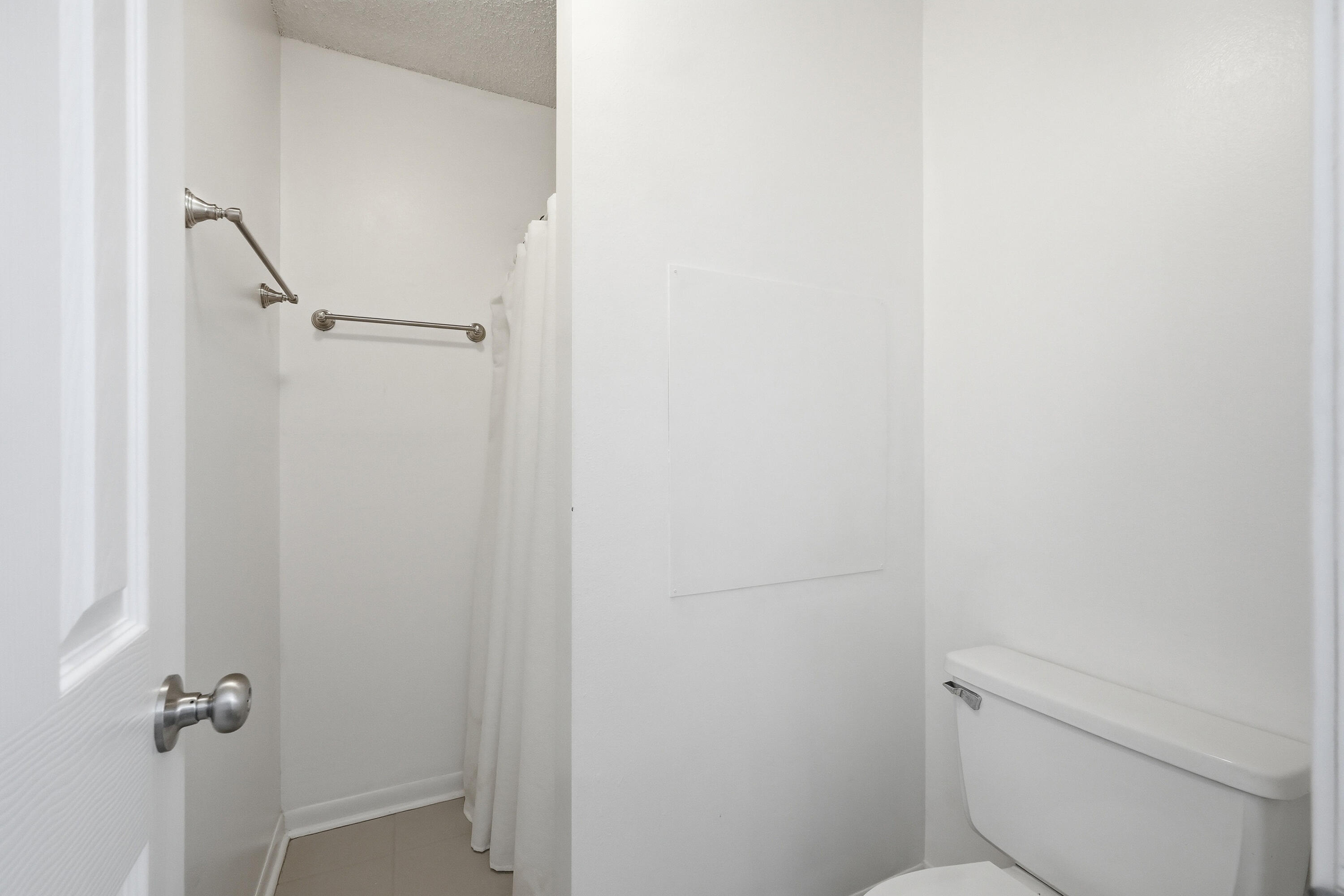 WHISPERING OAKS - Residential