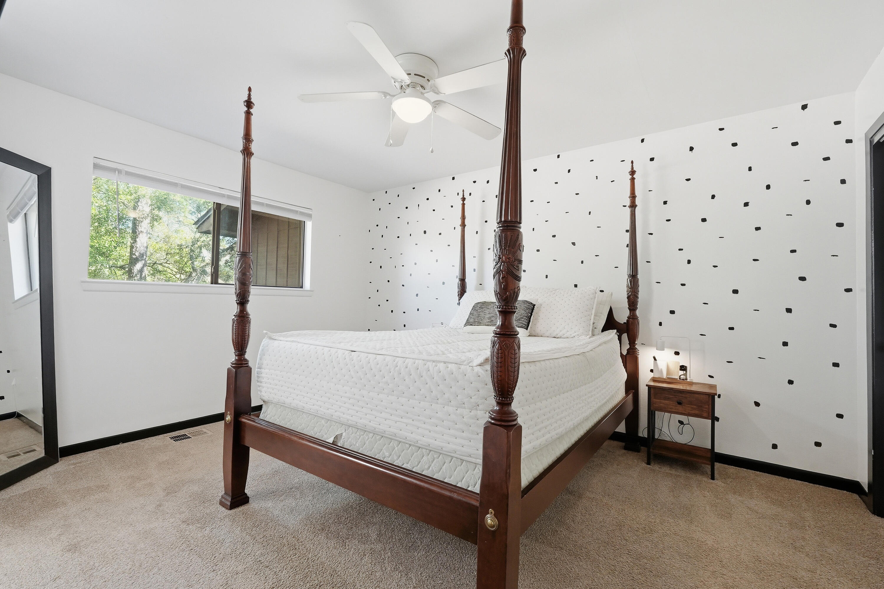 WHISPERING OAKS - Residential