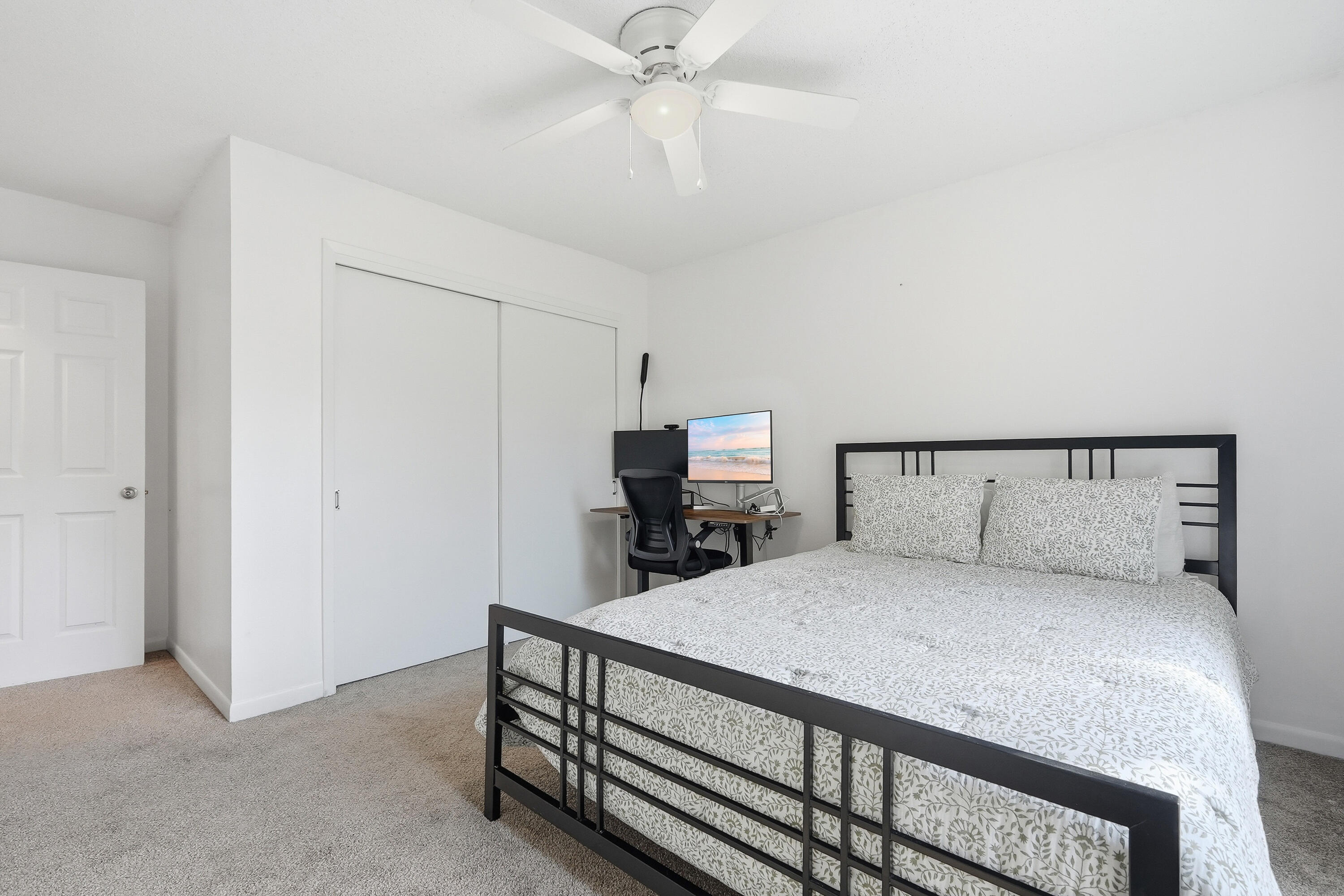 WHISPERING OAKS - Residential