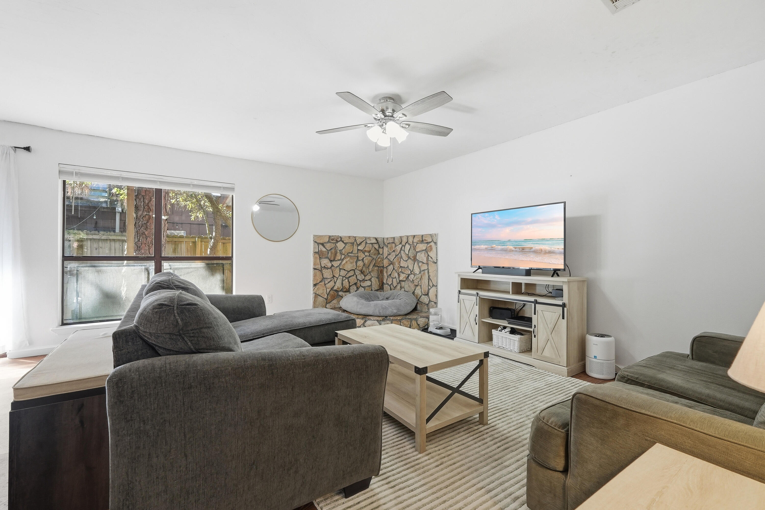 WHISPERING OAKS - Residential