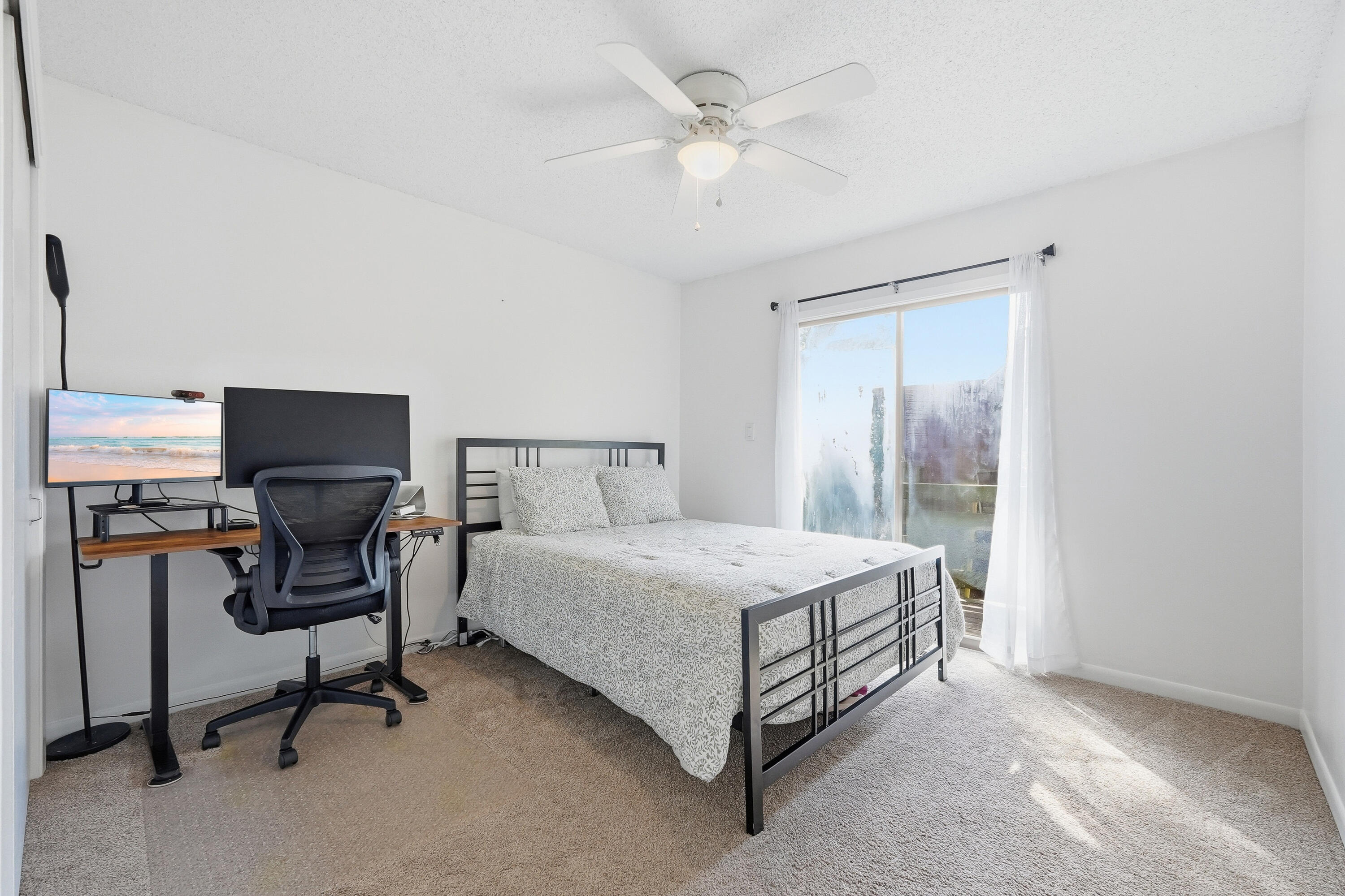 WHISPERING OAKS - Residential