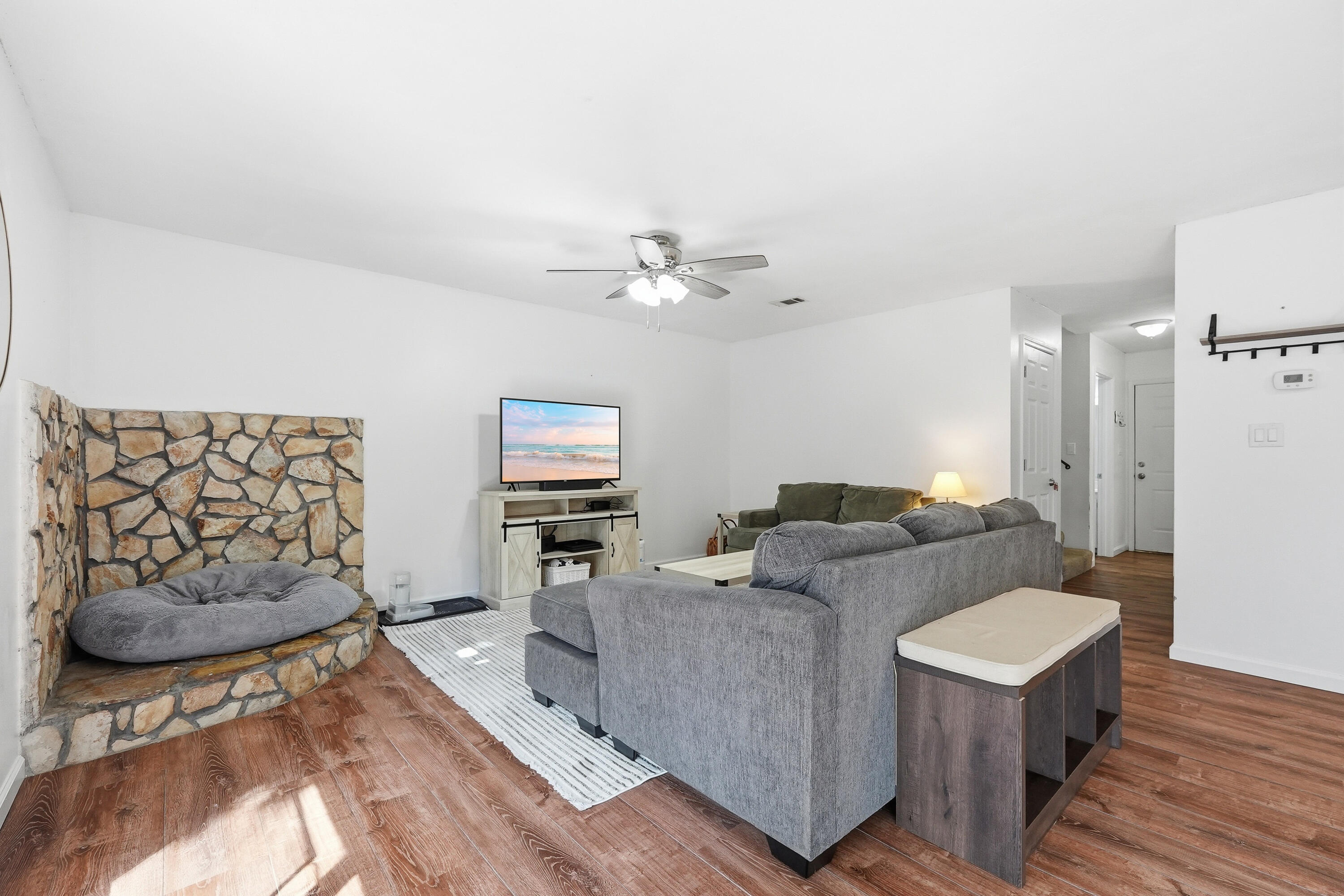 WHISPERING OAKS - Residential