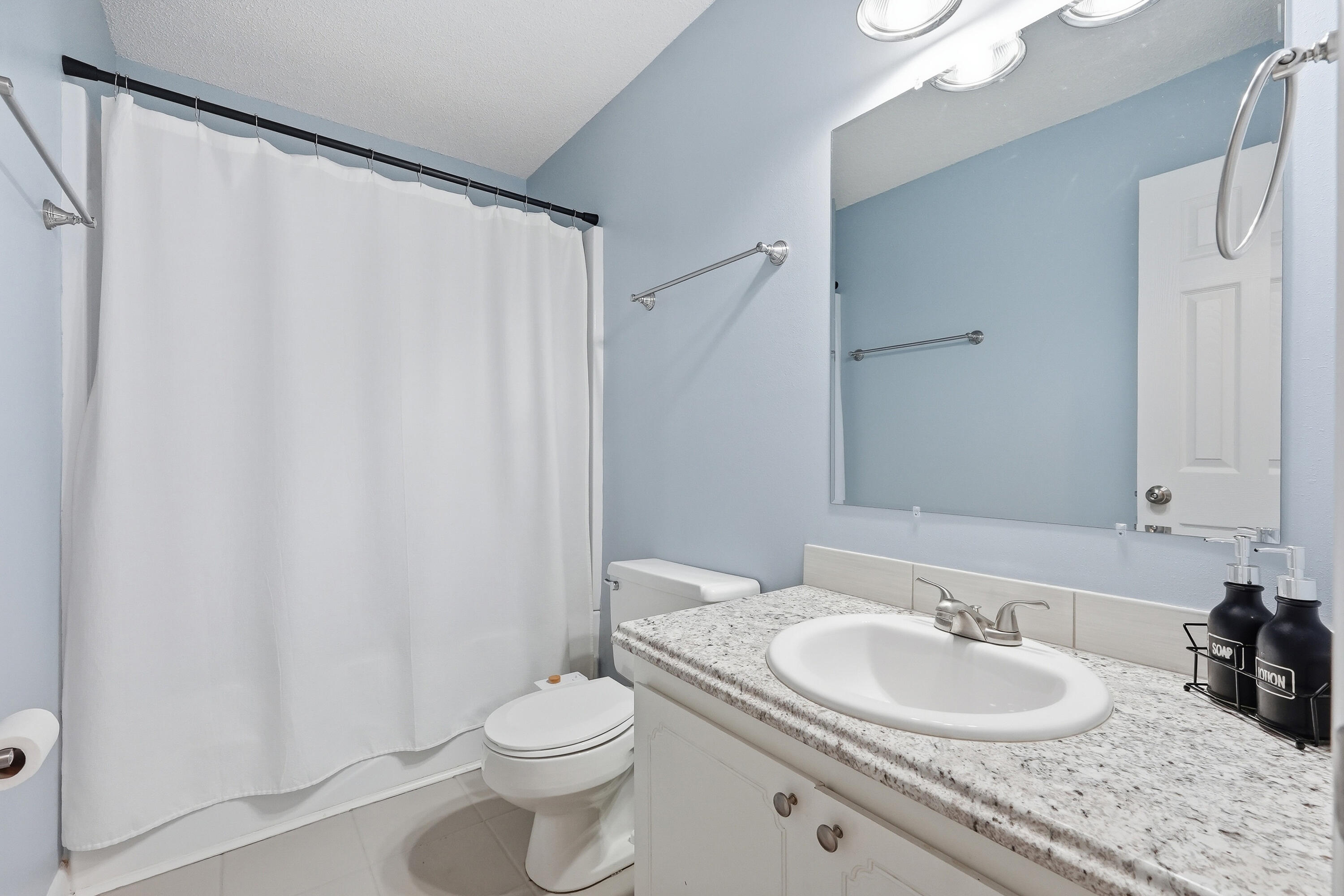 WHISPERING OAKS - Residential