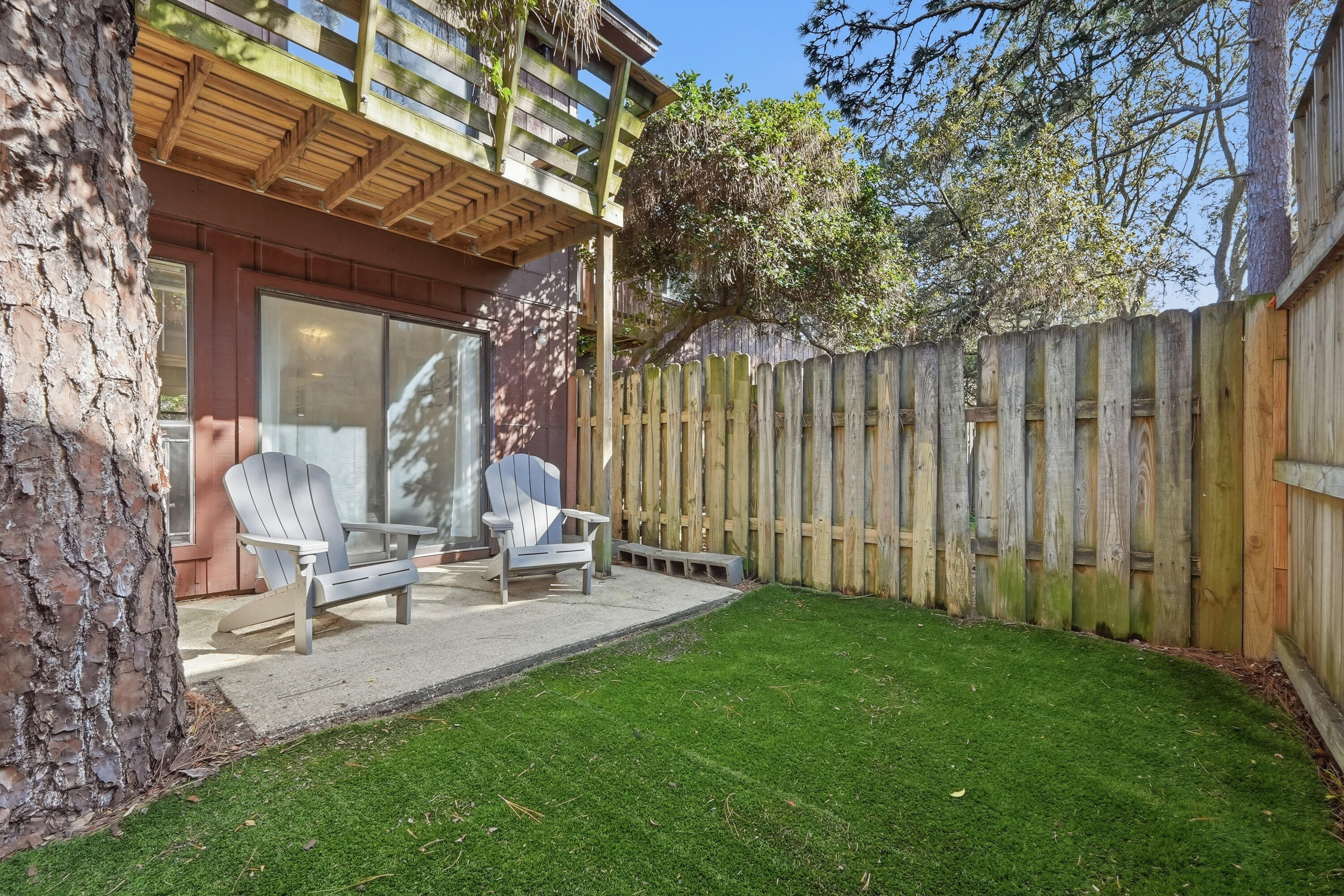 WHISPERING OAKS - Residential