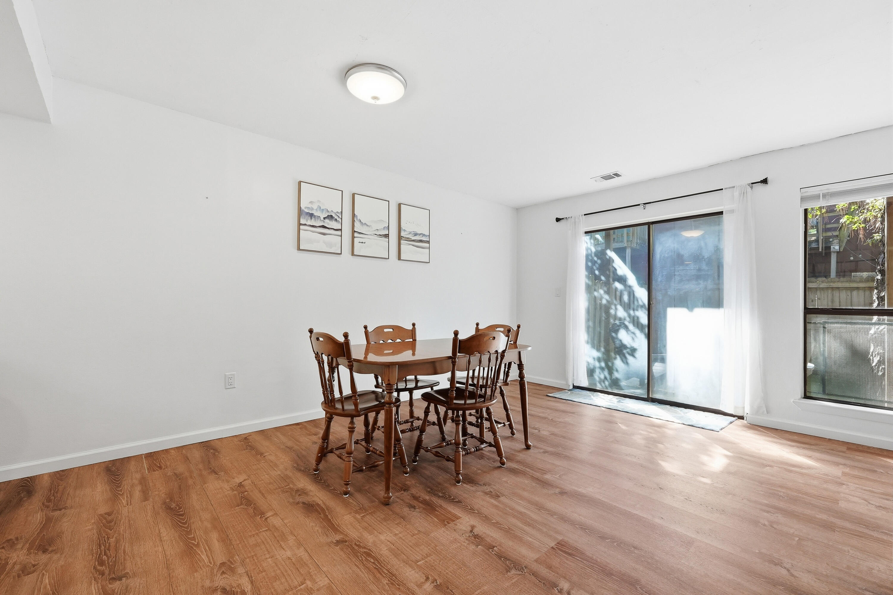 WHISPERING OAKS - Residential