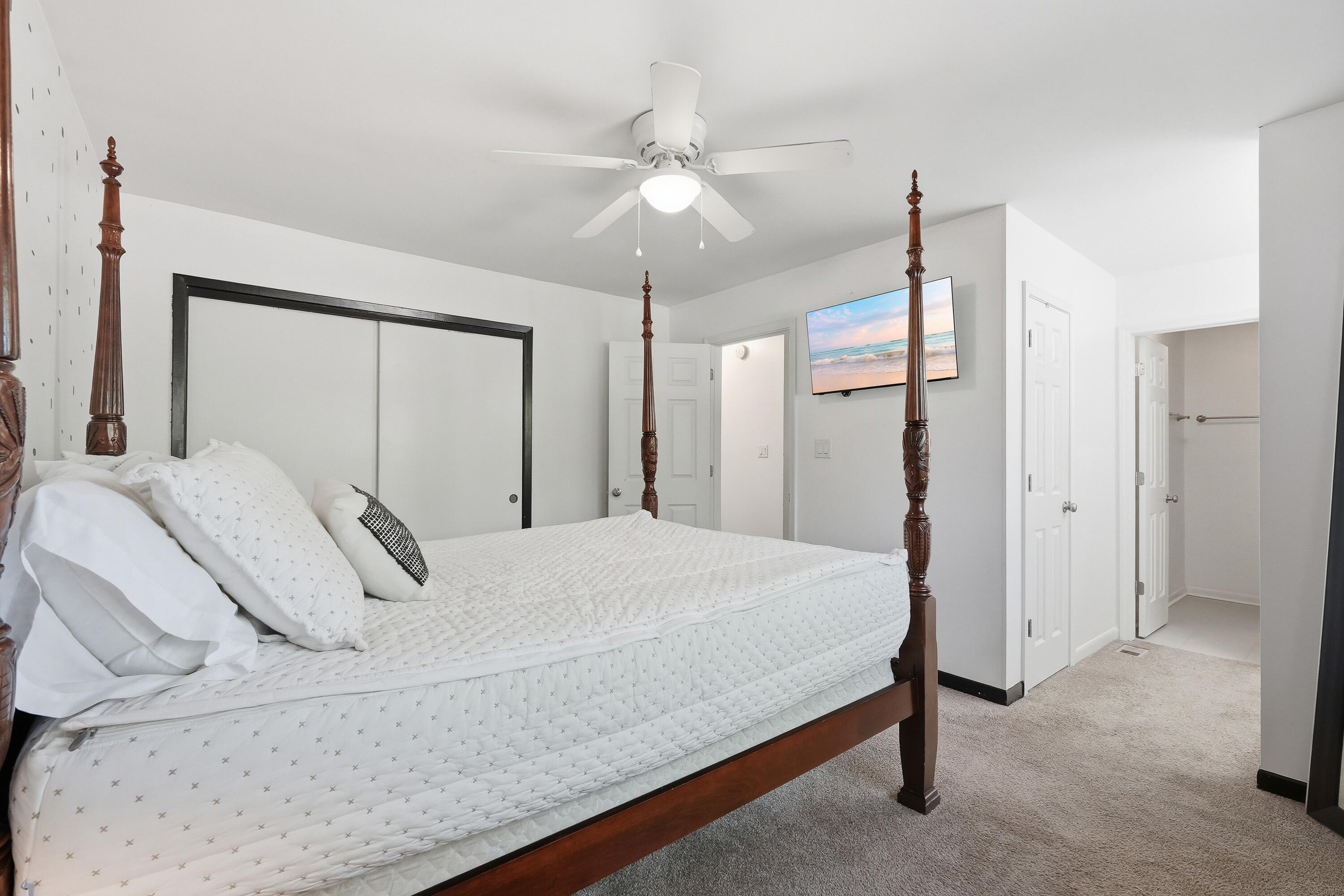 WHISPERING OAKS - Residential