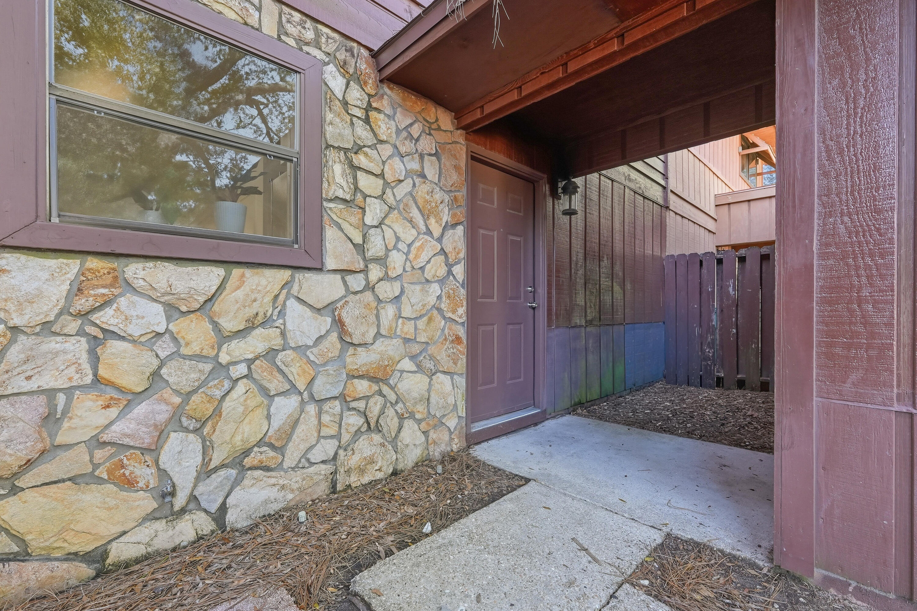 WHISPERING OAKS - Residential