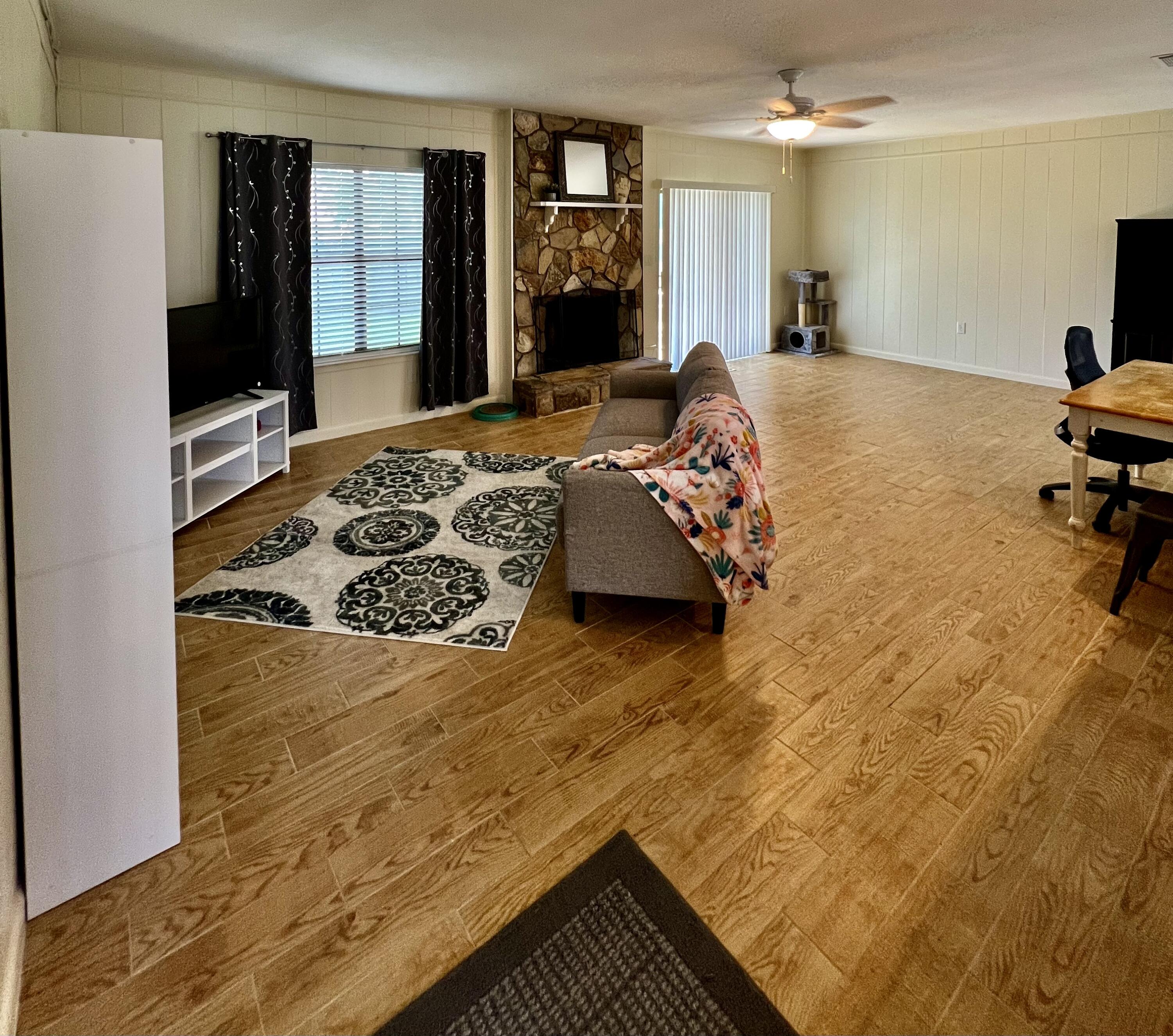 TANGLEWOOD 1ST ADDN LOT 43 BLK A - Residential