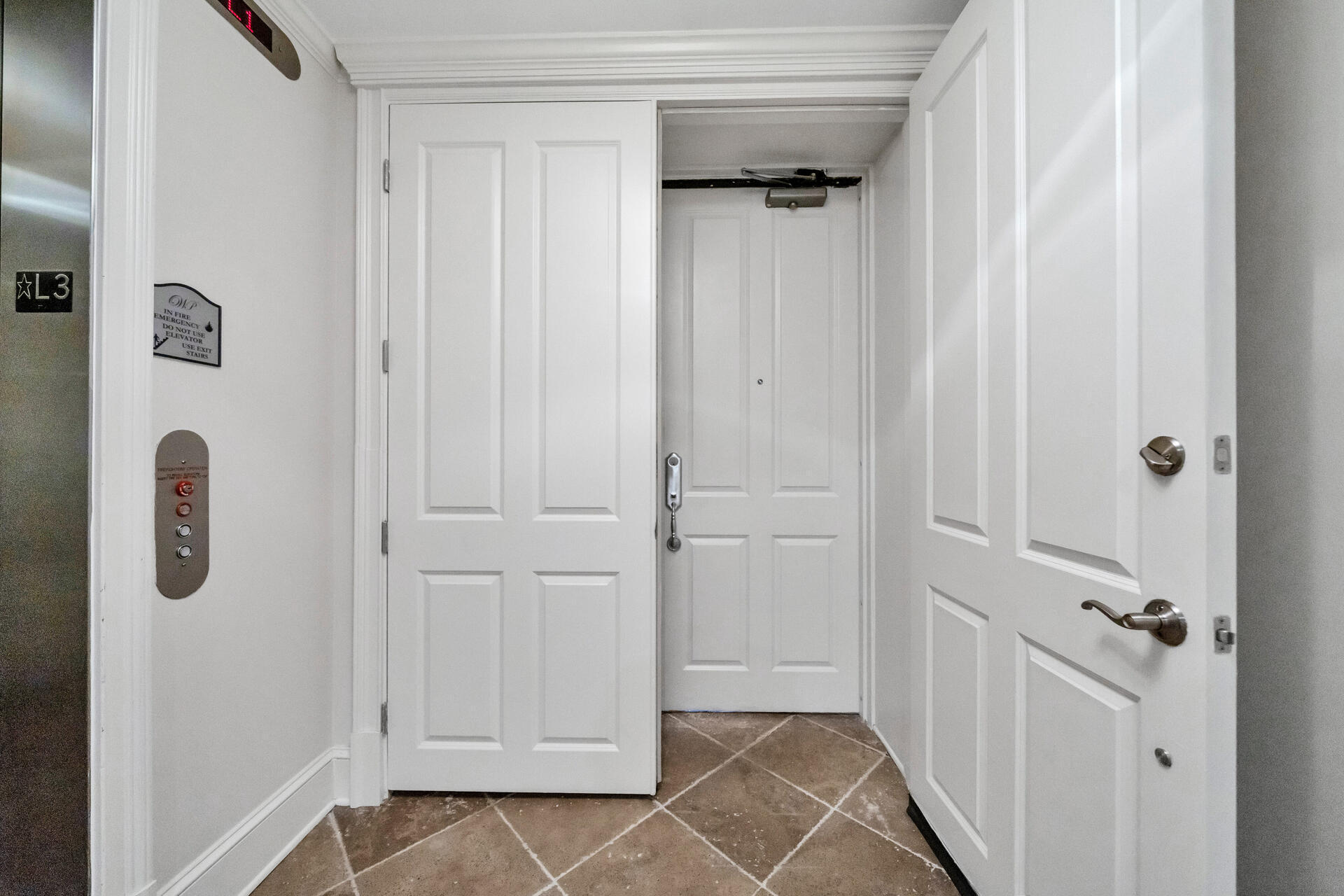 ONE WATER PLACE AT KELLY PLANTATION - Residential