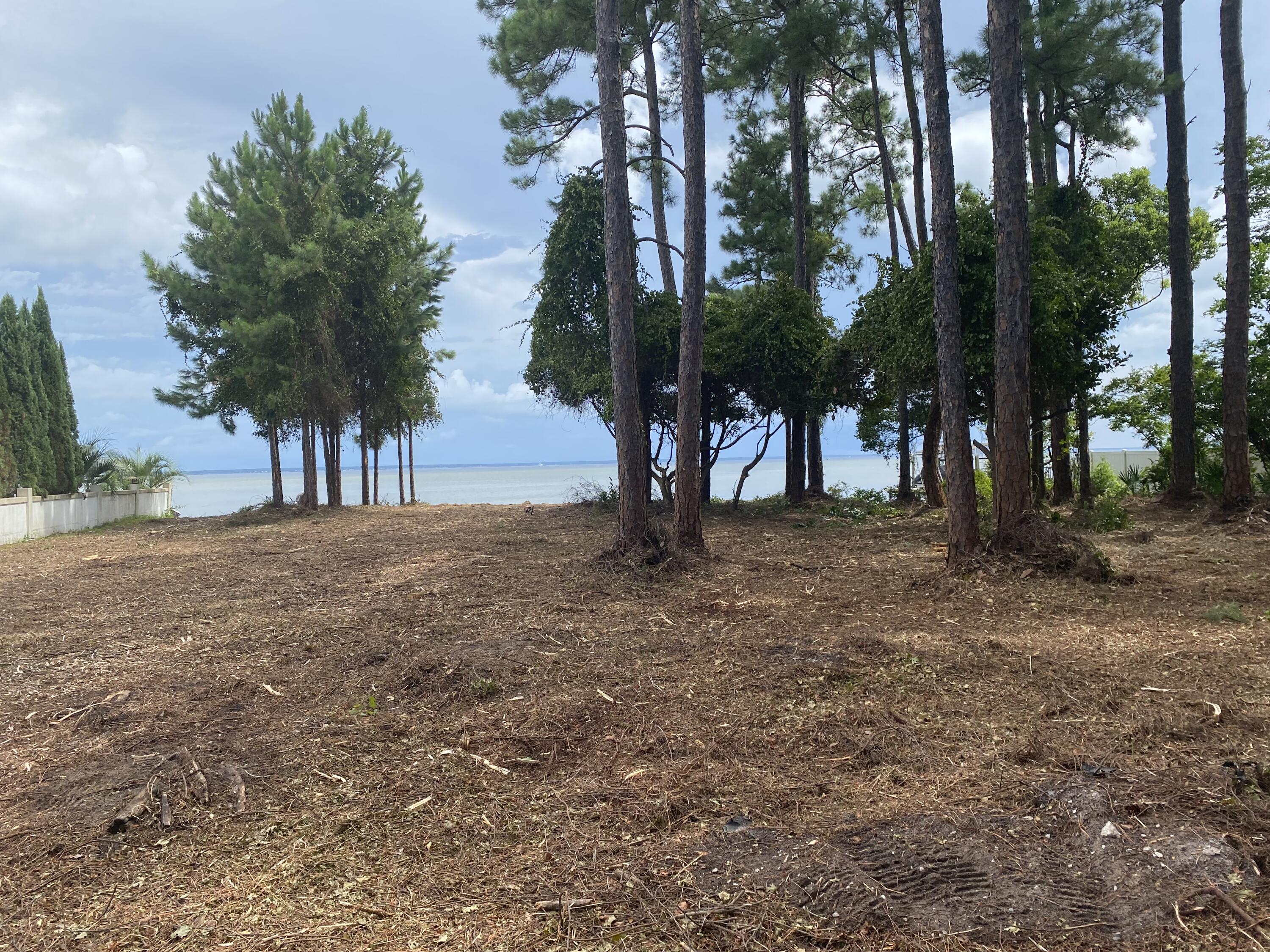 HOLIDAY SHORES ESTATES - Land