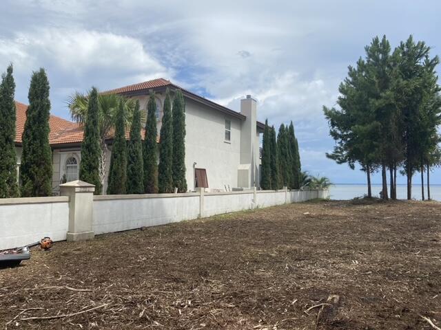 A RARE OPPORTUNITY TO BUILD YOUR DREAM HOME ON THE CHOCTAWATCHEE BAY IS NOW AVAILABLE. TAKE A LOOK AT THE POSSIBILITY OF OWNING A LOT AND BUILDING A HOME IN HOLIDAY SHORES ESTATES.THE FACT THAT LOT 6 IS LOCATED ON SHORE DR, GIVES YOU EASY ACCESS TO THE GULF OF MEXICO.JUST CROSS HWY 98 VIA HOLIDAY RD SOUTH TO SCENIC GULF DRIVE. THERE, YOU CAN ENJOY SOME OF THE BEST RESTUARANTS AND LIVE ENTERTAINMENT IN TOWN . YOU WILL BE ABLE SEE THE BEAUTIFUL WHITE SANDS OF THE EMERALD COAST, WATCH DOLPHINS PLAY, AND THE BEST SUNSETS THAT YOU CAN ONLY DREAM ABOUT. SELLER IS HIGHLY MOTIVATED TO MOVE PROPERTY. PLEASE TAKE A LOOK AT THE IMPROVEMENTS THAT HAVE BEEN MADE TO HELP NEW OWNERS TO BUILD THEIR DREAM HOME ON THE BAY WITHOUT HOA FEES..DON'T MISS OUT ON THIS OPPORTUNITY.
