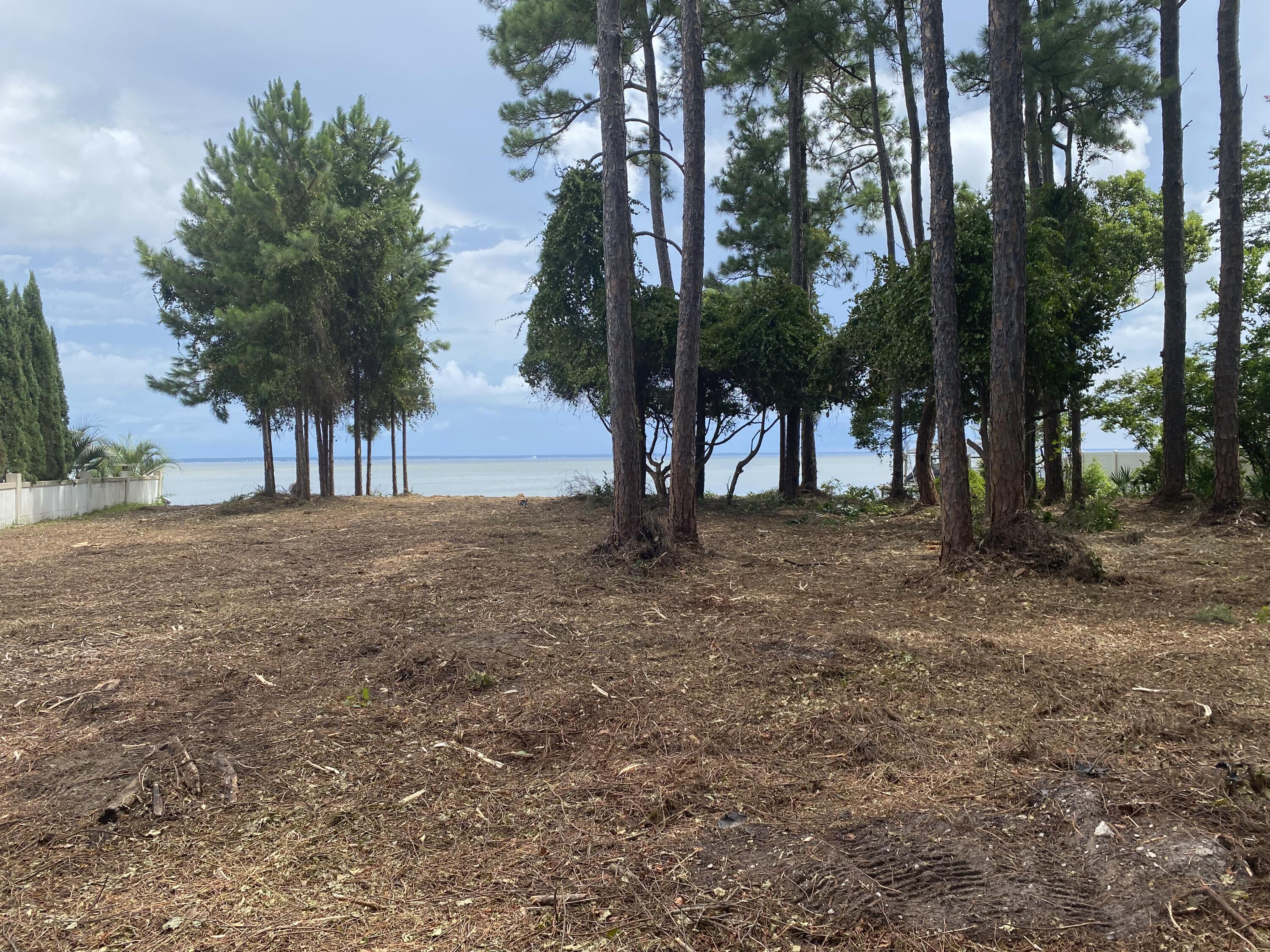 HOLIDAY SHORES ESTATES - Land