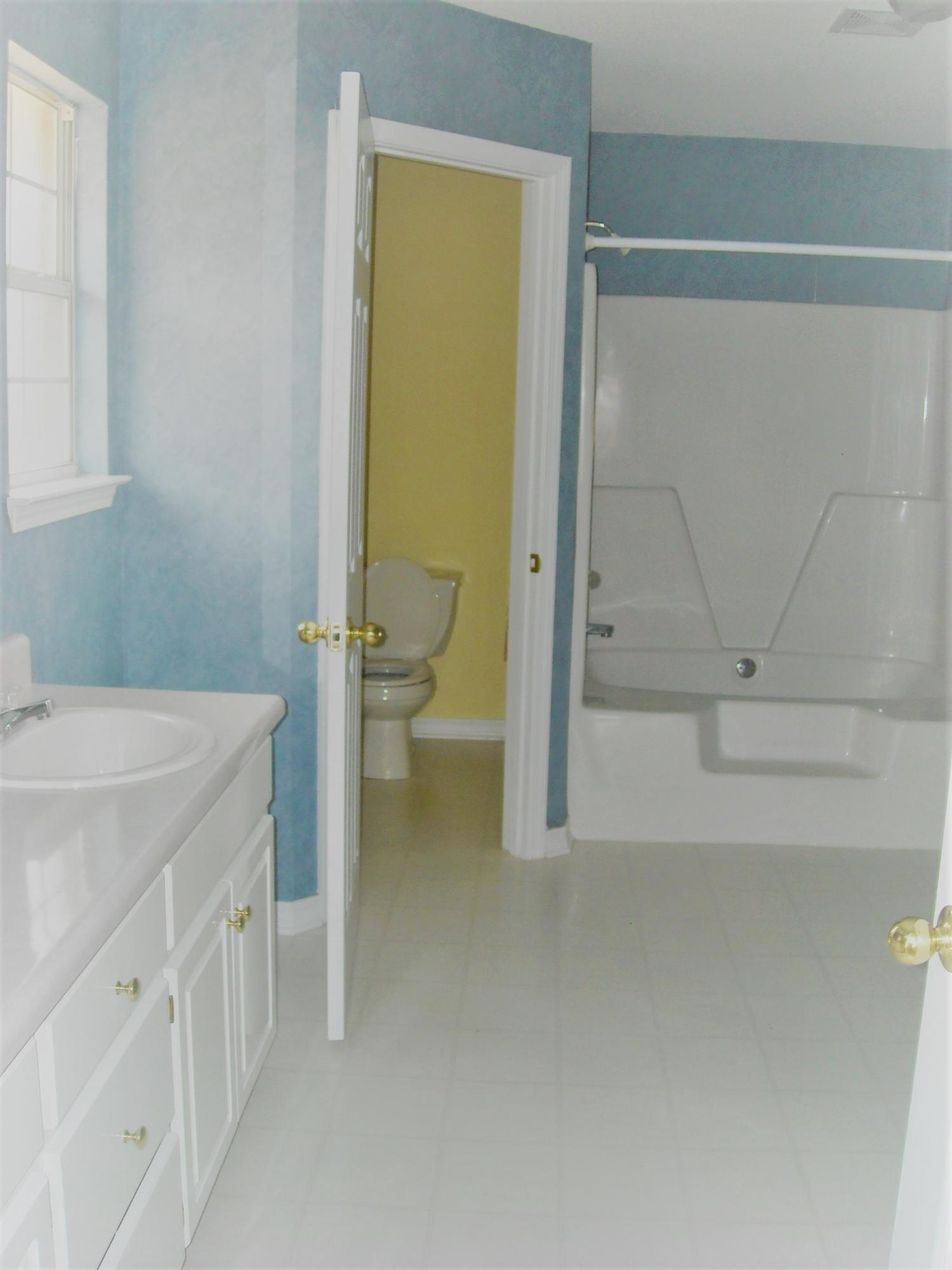 FOXWOOD ESTATES 1 - Residential Lease