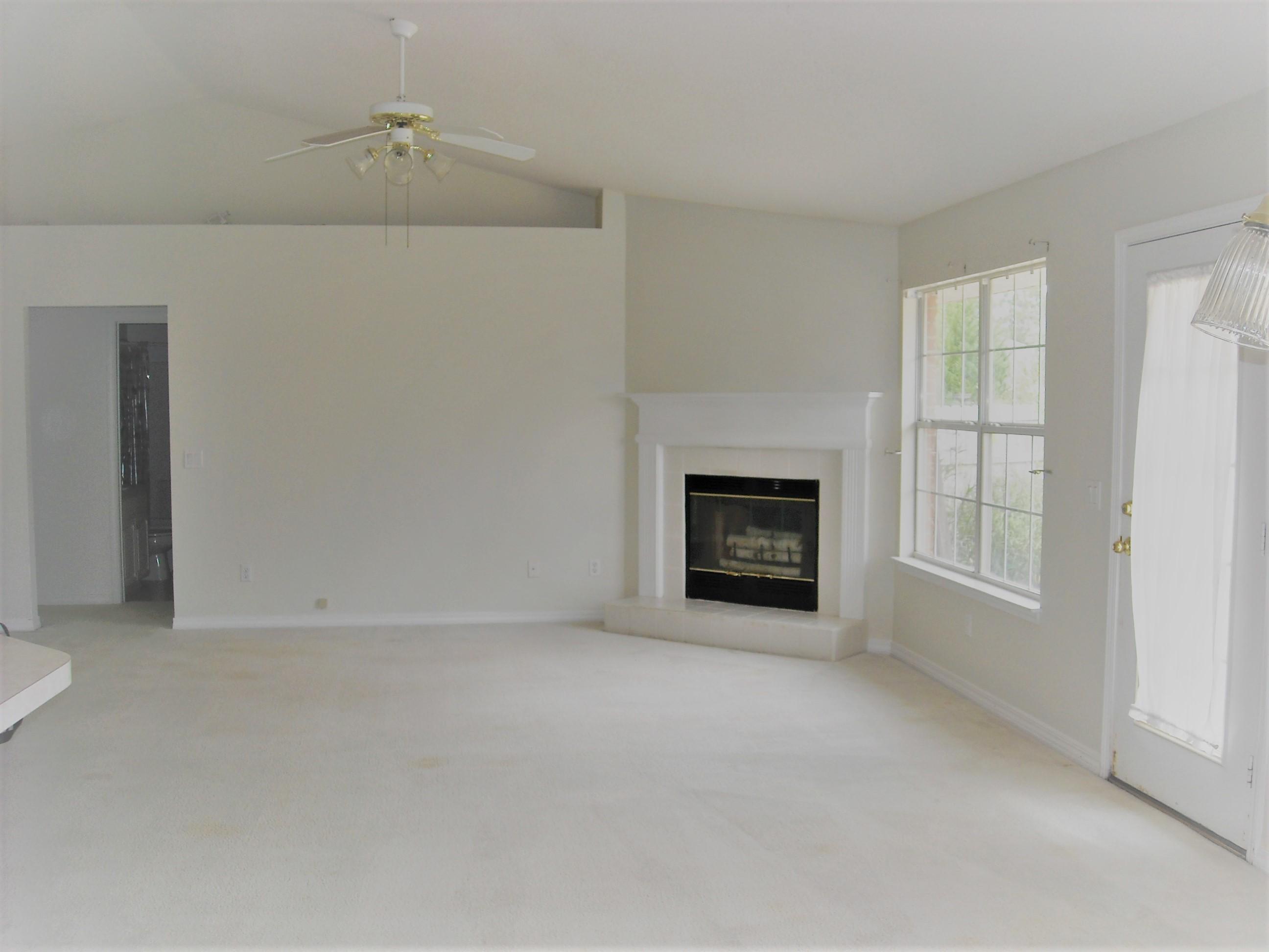 FOXWOOD ESTATES 1 - Residential Lease