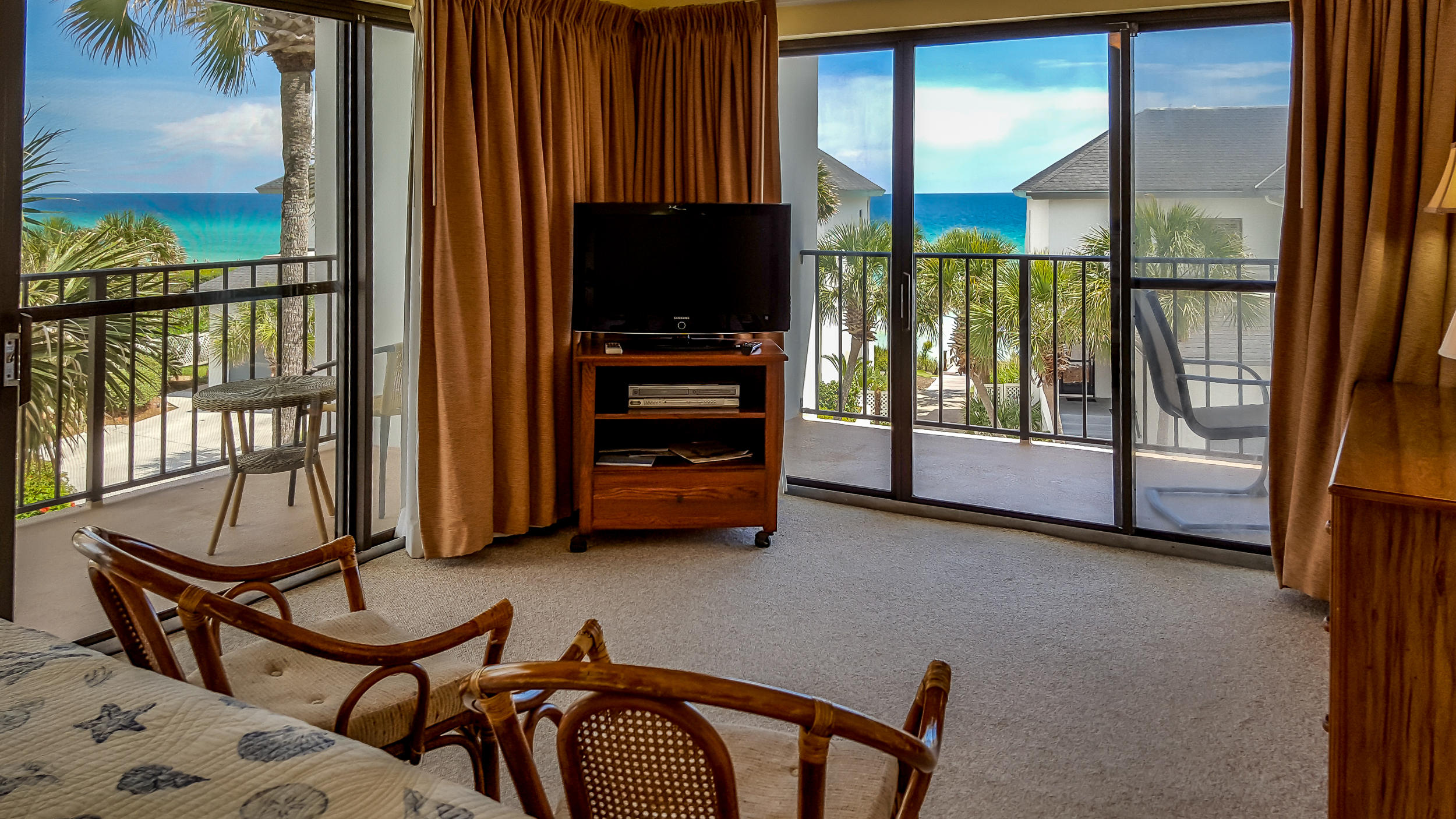 EMERALD HILL CONDO PH 3 - Residential