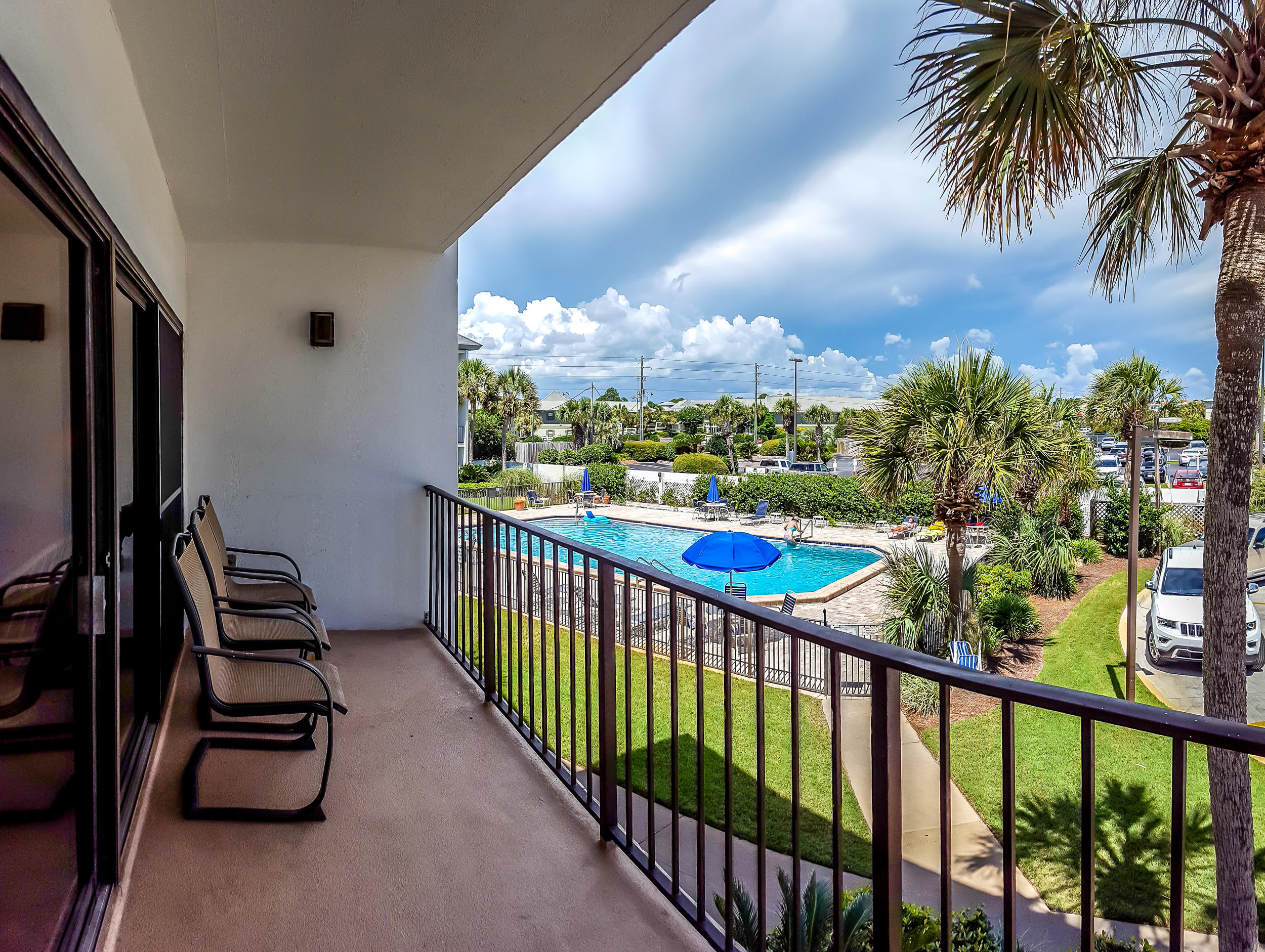 EMERALD HILL CONDO PH 3 - Residential