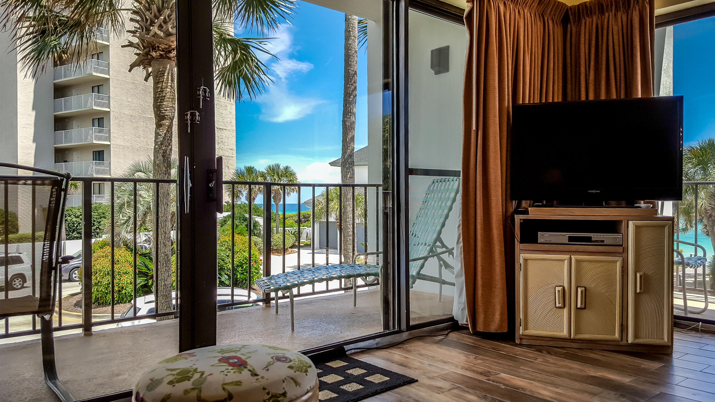 EMERALD HILL CONDO PH 3 - Residential