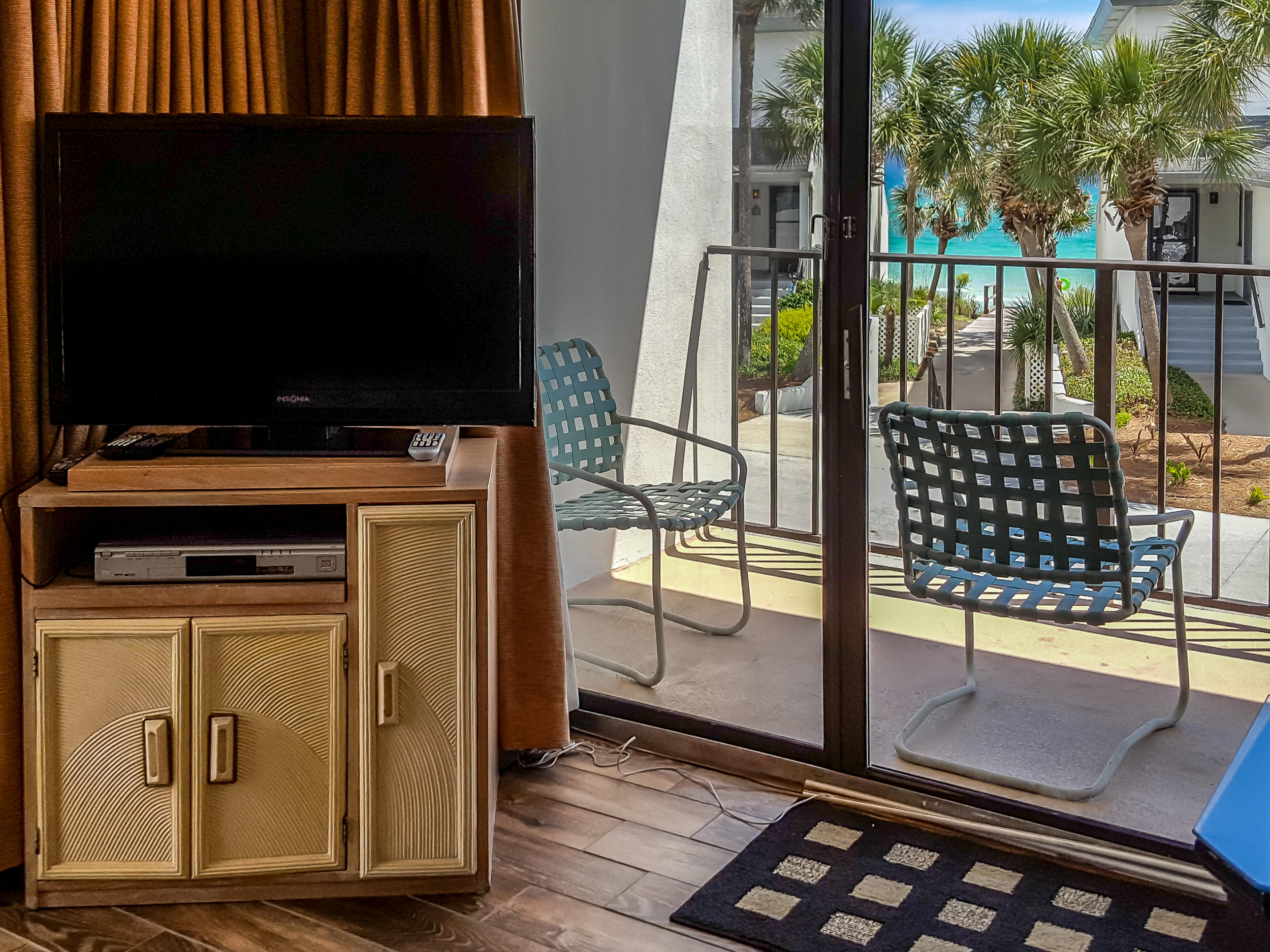 EMERALD HILL CONDO PH 3 - Residential