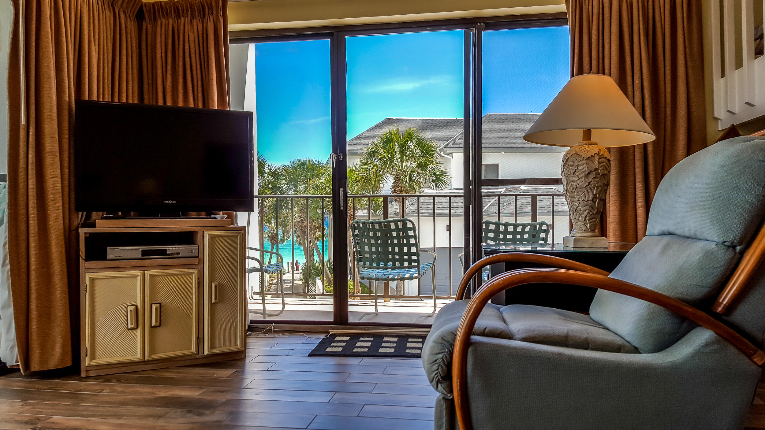 EMERALD HILL CONDO PH 3 - Residential