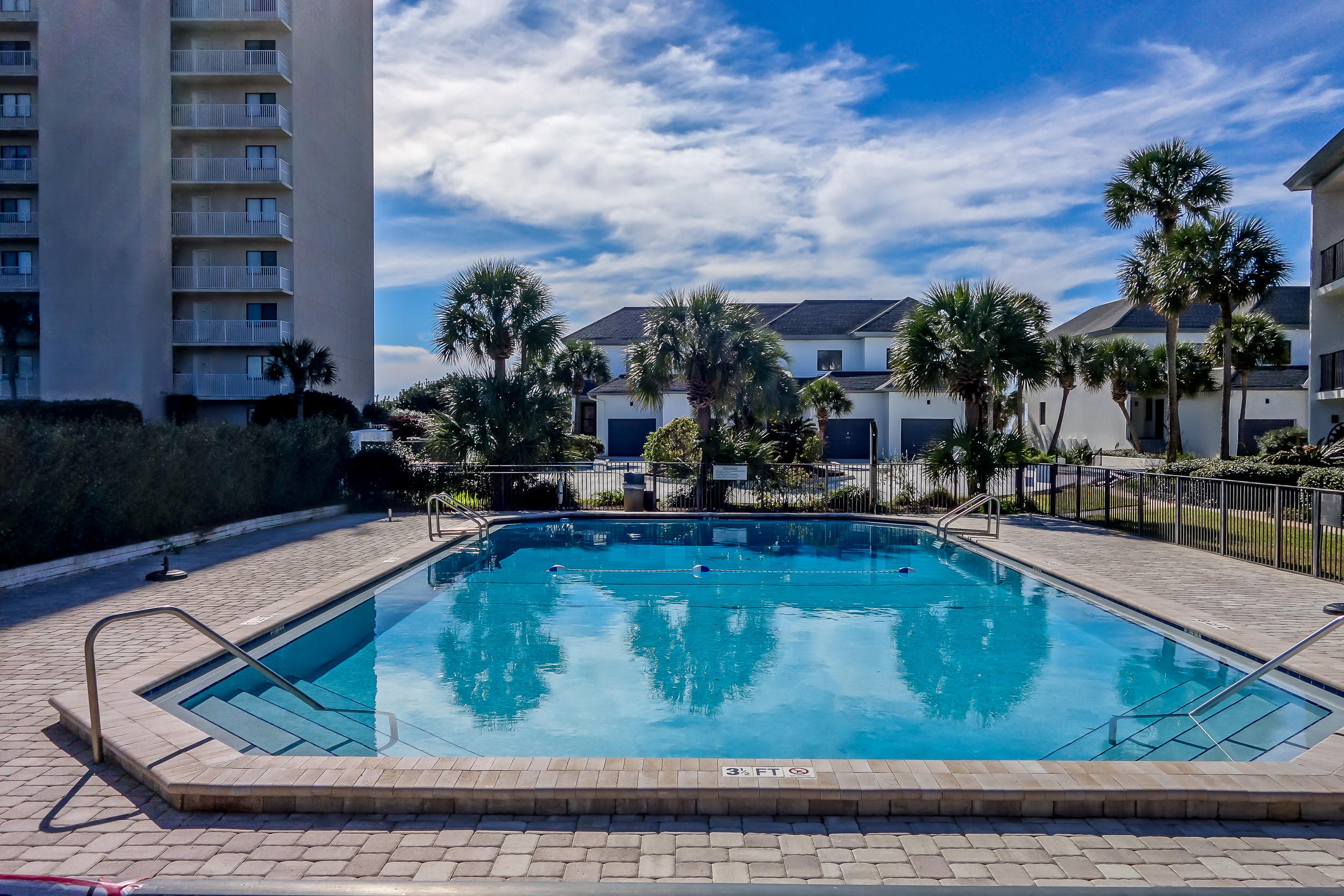 EMERALD HILL CONDO PH 3 - Residential