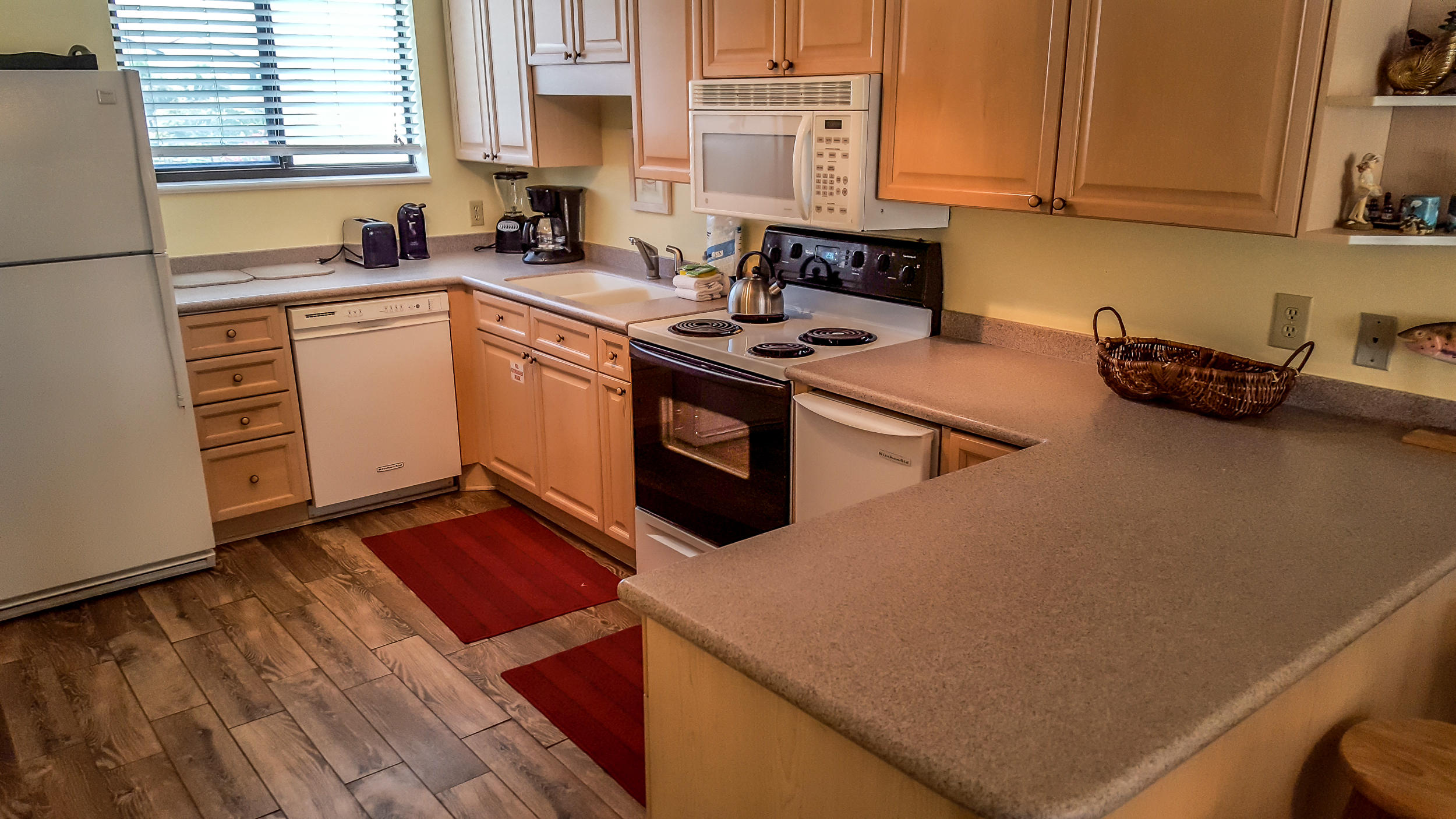 EMERALD HILL CONDO PH 3 - Residential