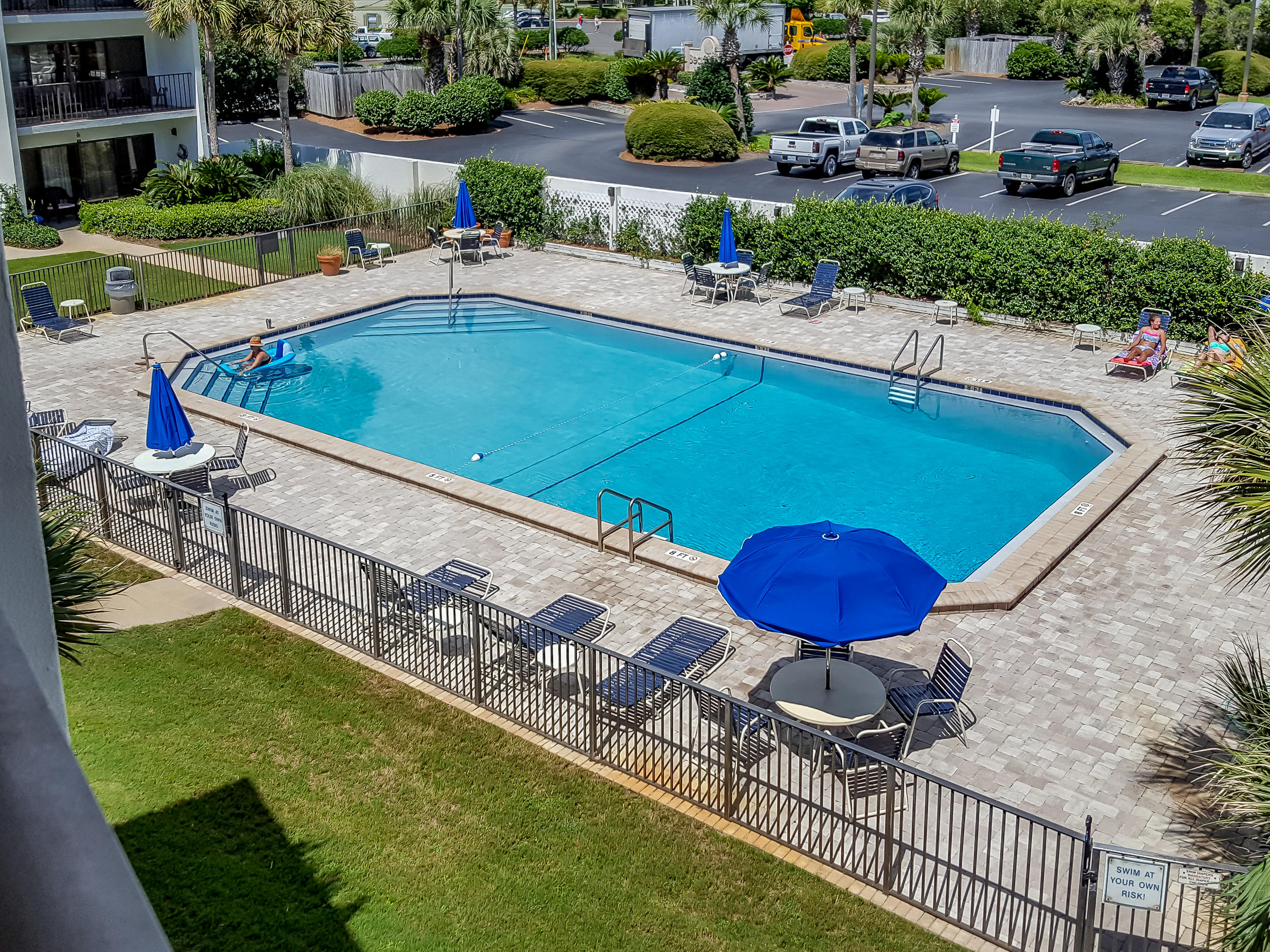 EMERALD HILL CONDO PH 3 - Residential