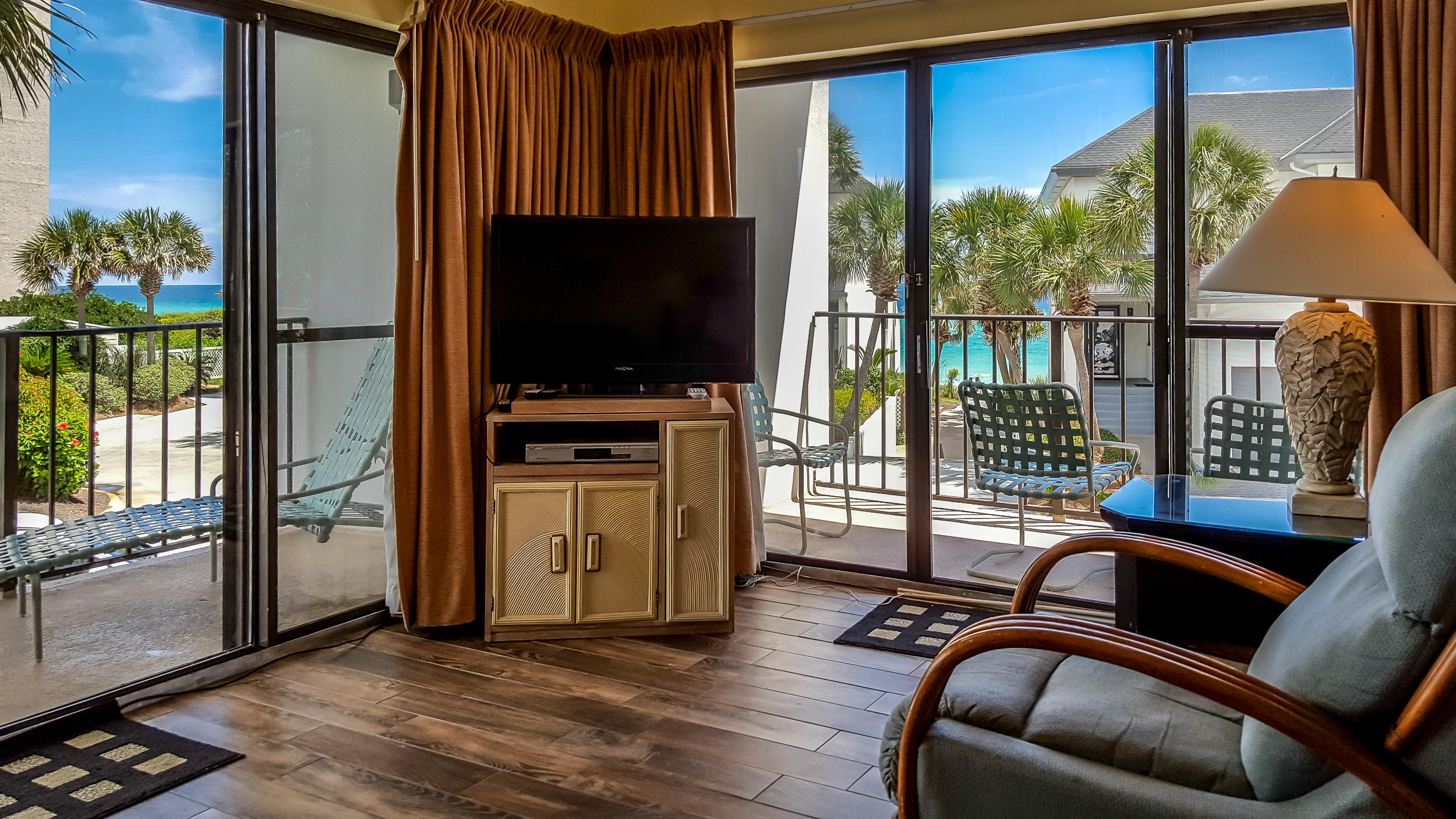 EMERALD HILL CONDO PH 3 - Residential