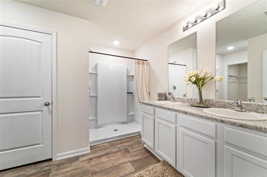 LAKERIDGE EST - Residential