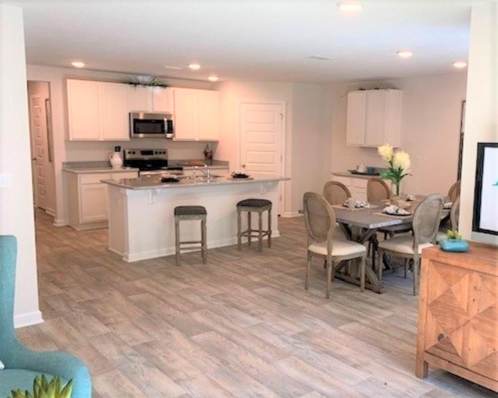 LAKERIDGE EST - Residential