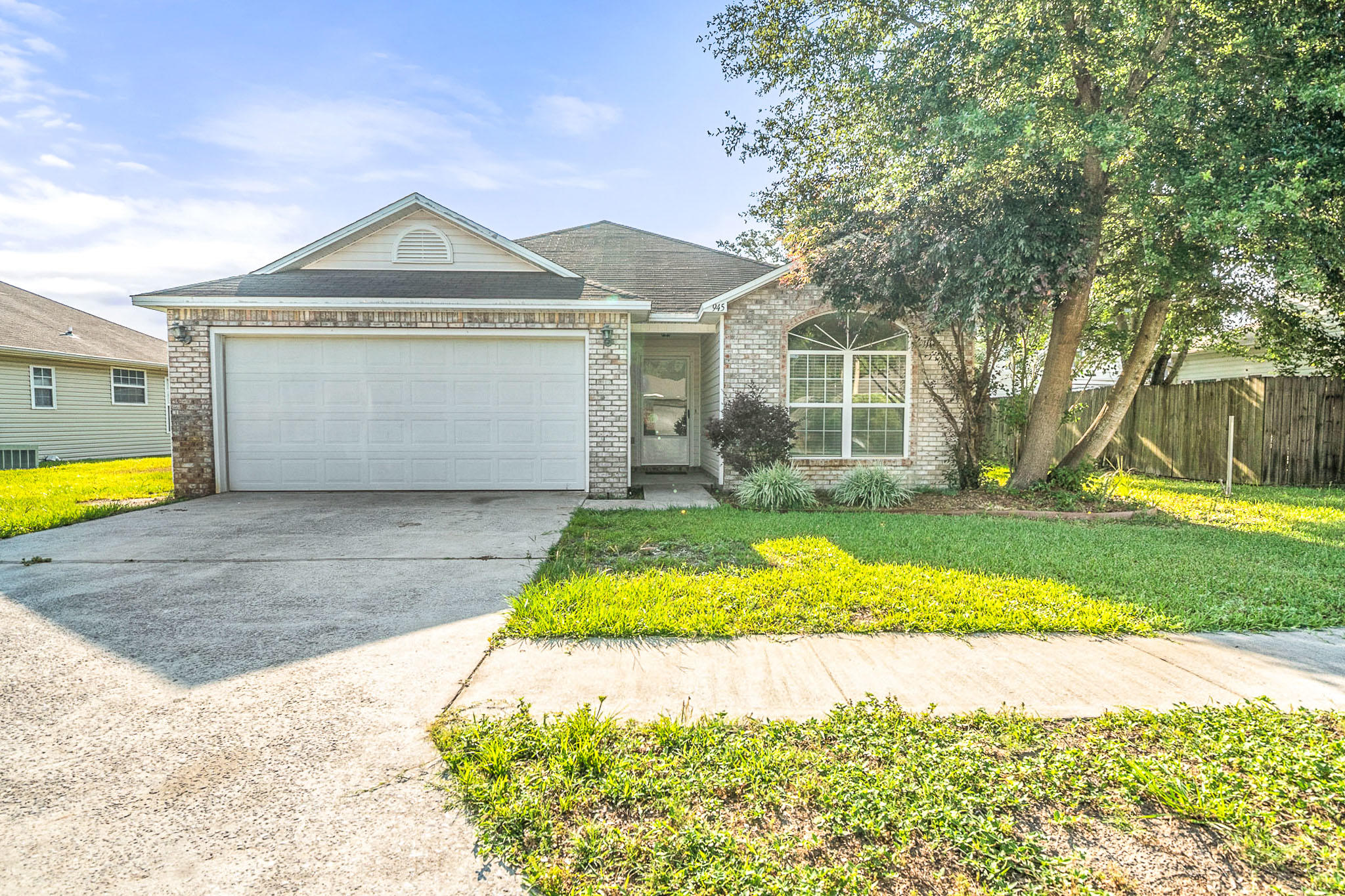 Fantastic home located between Hurlburt Field and Eglin AFB. Move in ready this home has been freshly painted, all new flooring including Luxury vinyl plank in living room and hallway and new carpet in bedrooms, all new ceiling fans. Home has a split floor plan with 3 bedrooms and two full baths. The master has a double vanity, garden tub and walk-in closet. The spacious living room boast a gas fireplace. Kitchen has a breakfast bar and eat in dining area overlooking the patio. Within walking distance to dining and shopping. Don't miss the opportunity to live in Oak Park Estates.